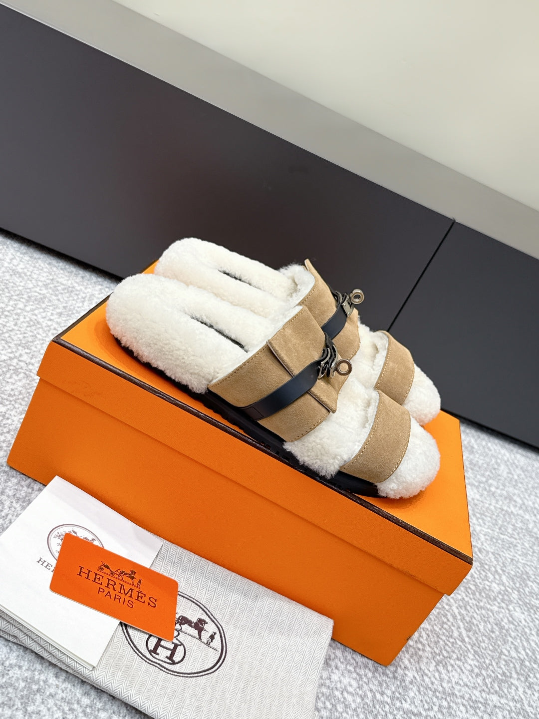 HM Kelly slippers Khaki Cowhide Suede Fur 462204