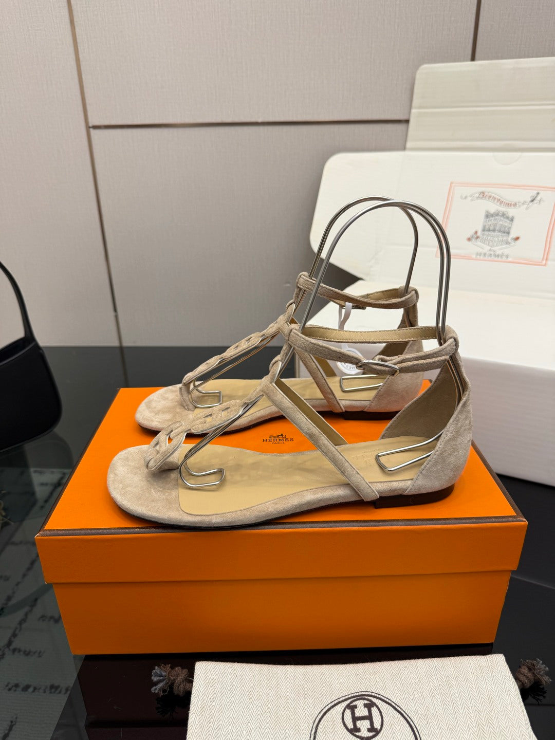 HM Milos Sandal Khahi Suede 829166