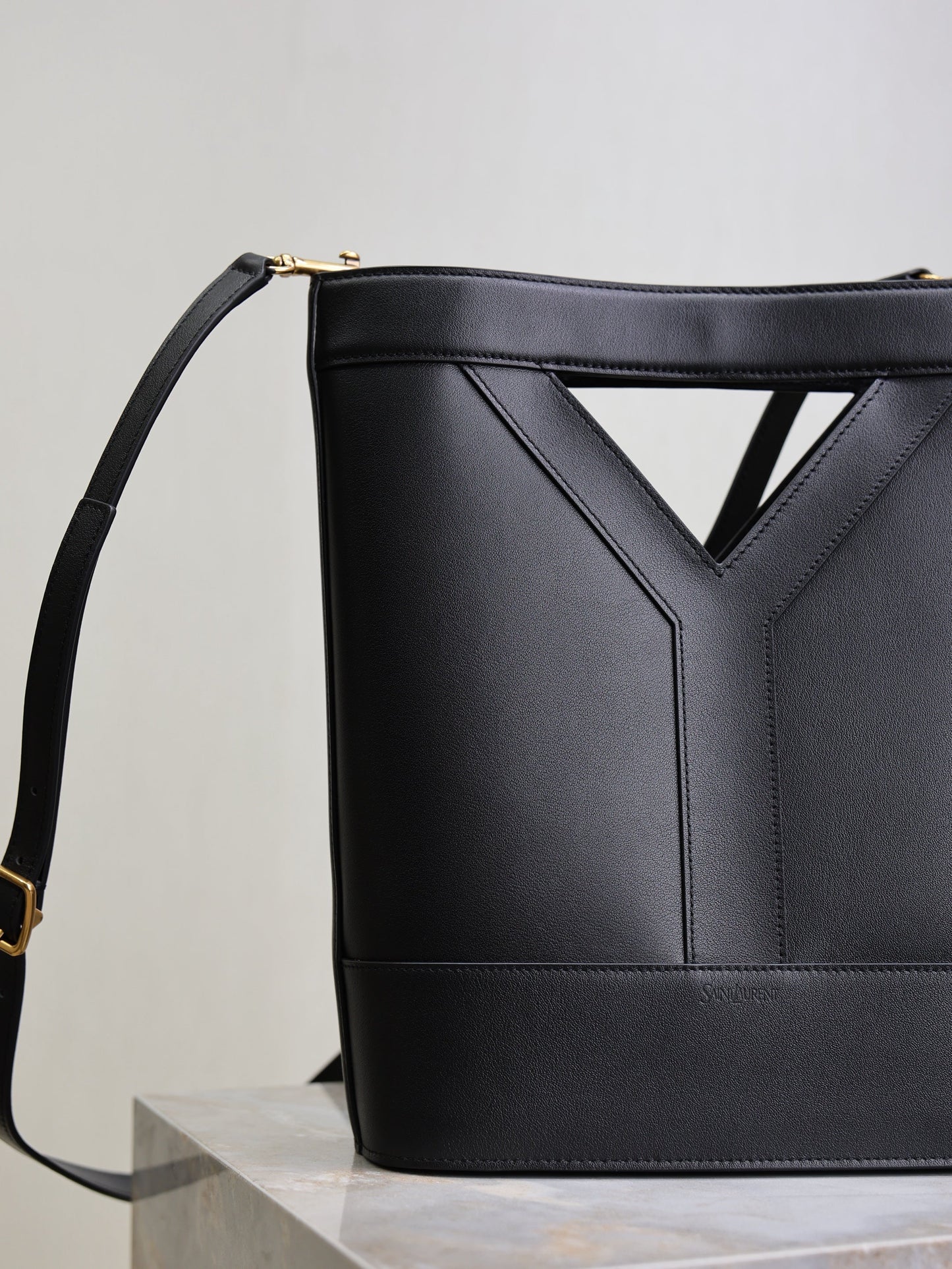 Prada Y Small Bucket 23cm Black Leather