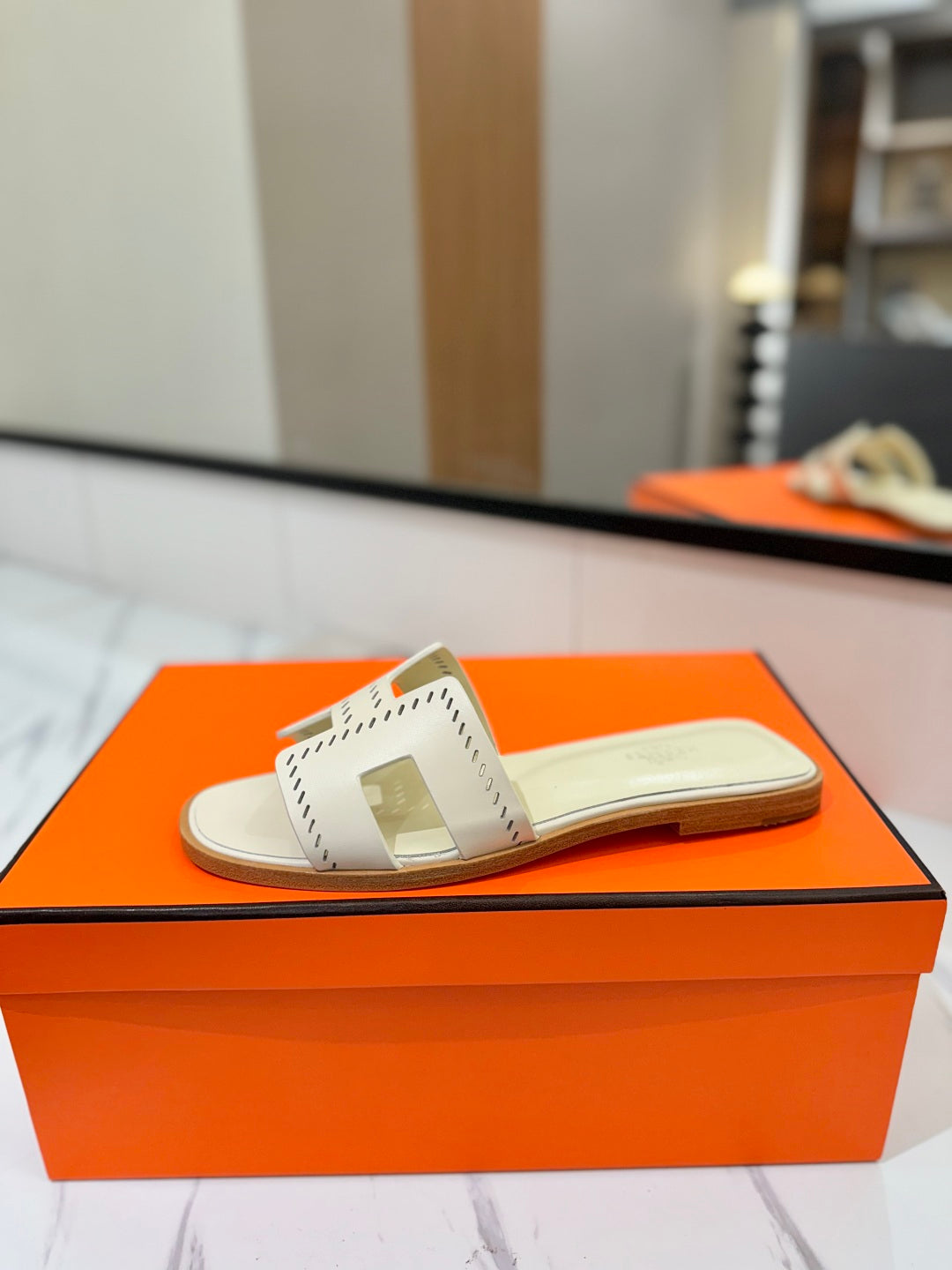 HM Oran Sandal Pearl Ivory Perforate Cowhide 294878