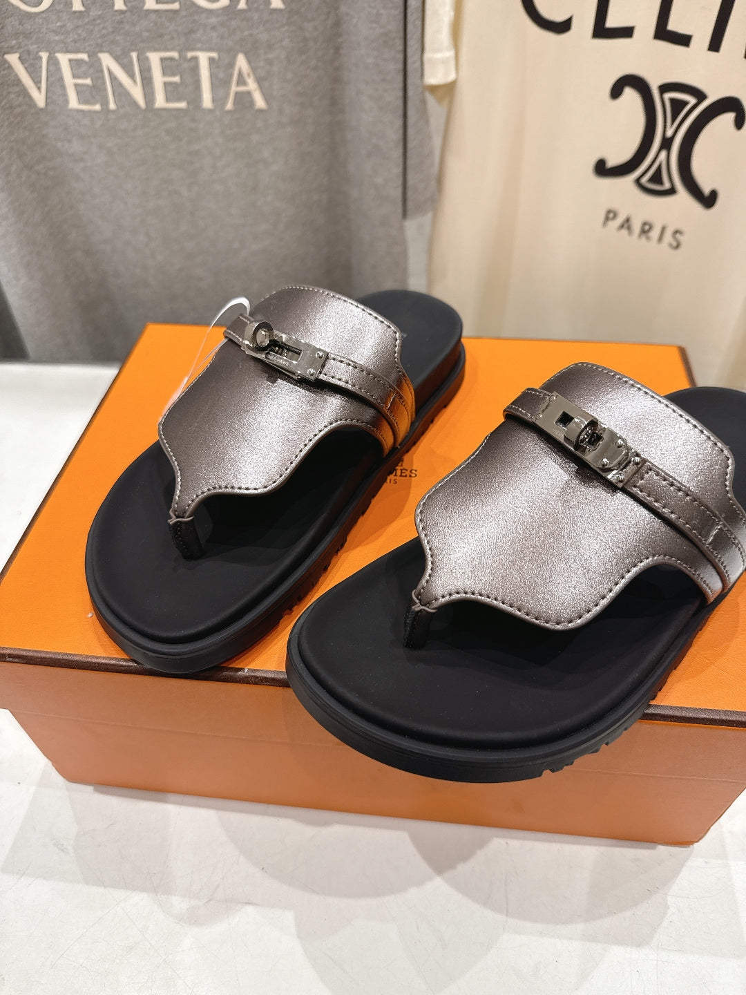 HM 26ss Sandals Black Taupe Metallic Cowhide 641274