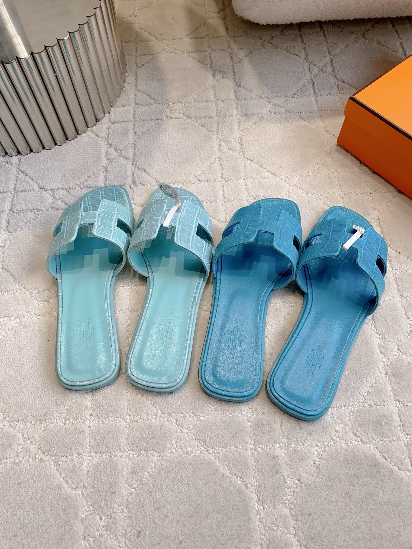 HM 26s Oran Sandal Blue Alligator Embossed Leather 724324
