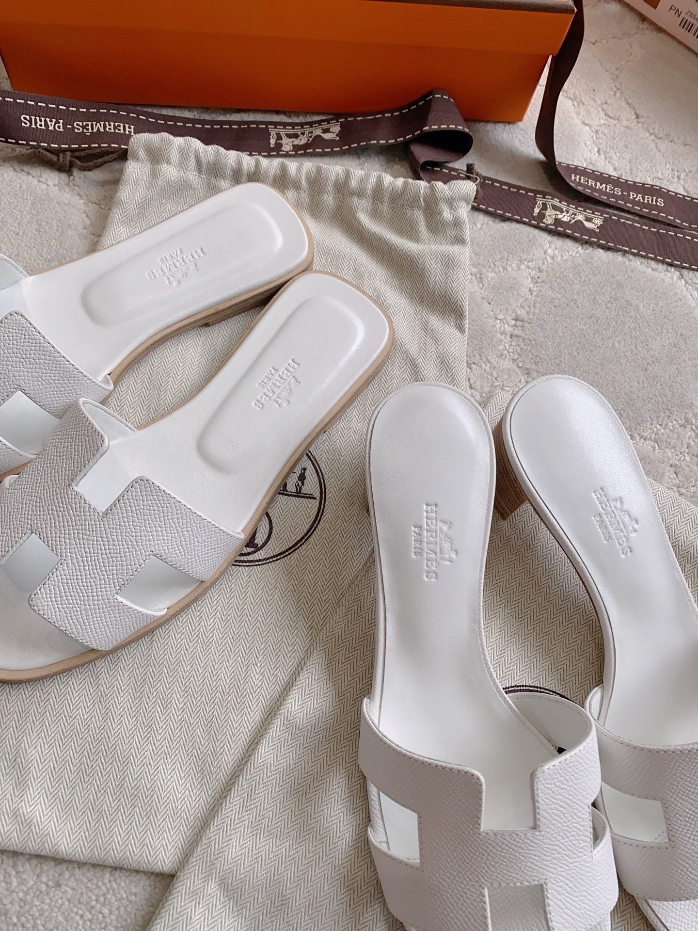 HM 26s Oran Sandal White Espom Goatskin 724276