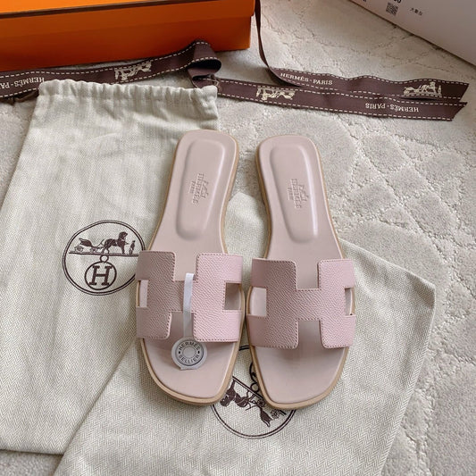 HM 26s Oran Sandal Silver Pink Espom Goatskin 724274