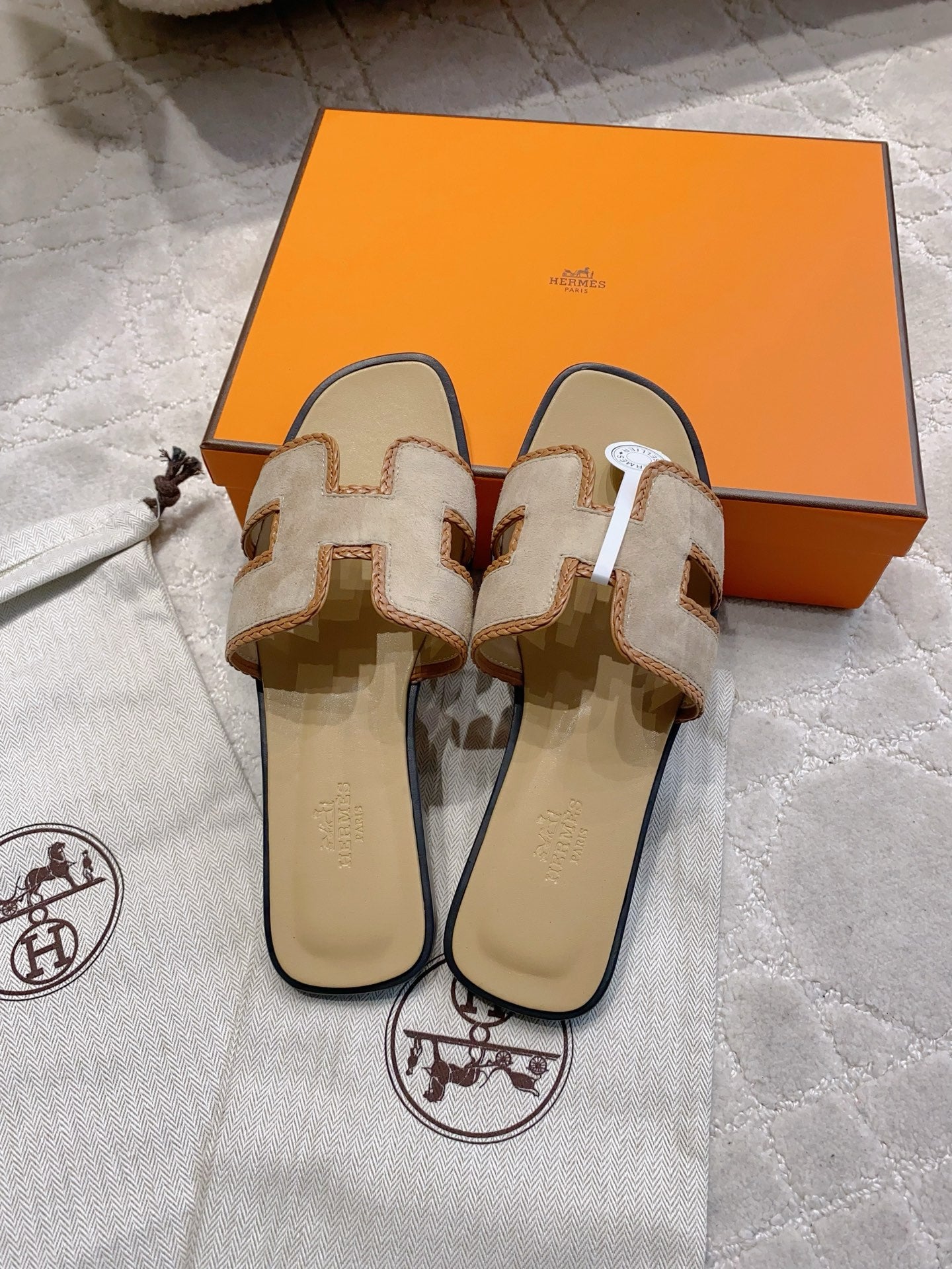 HM 26s Oran Sandal Light Taupe Suede Goatskin 724350