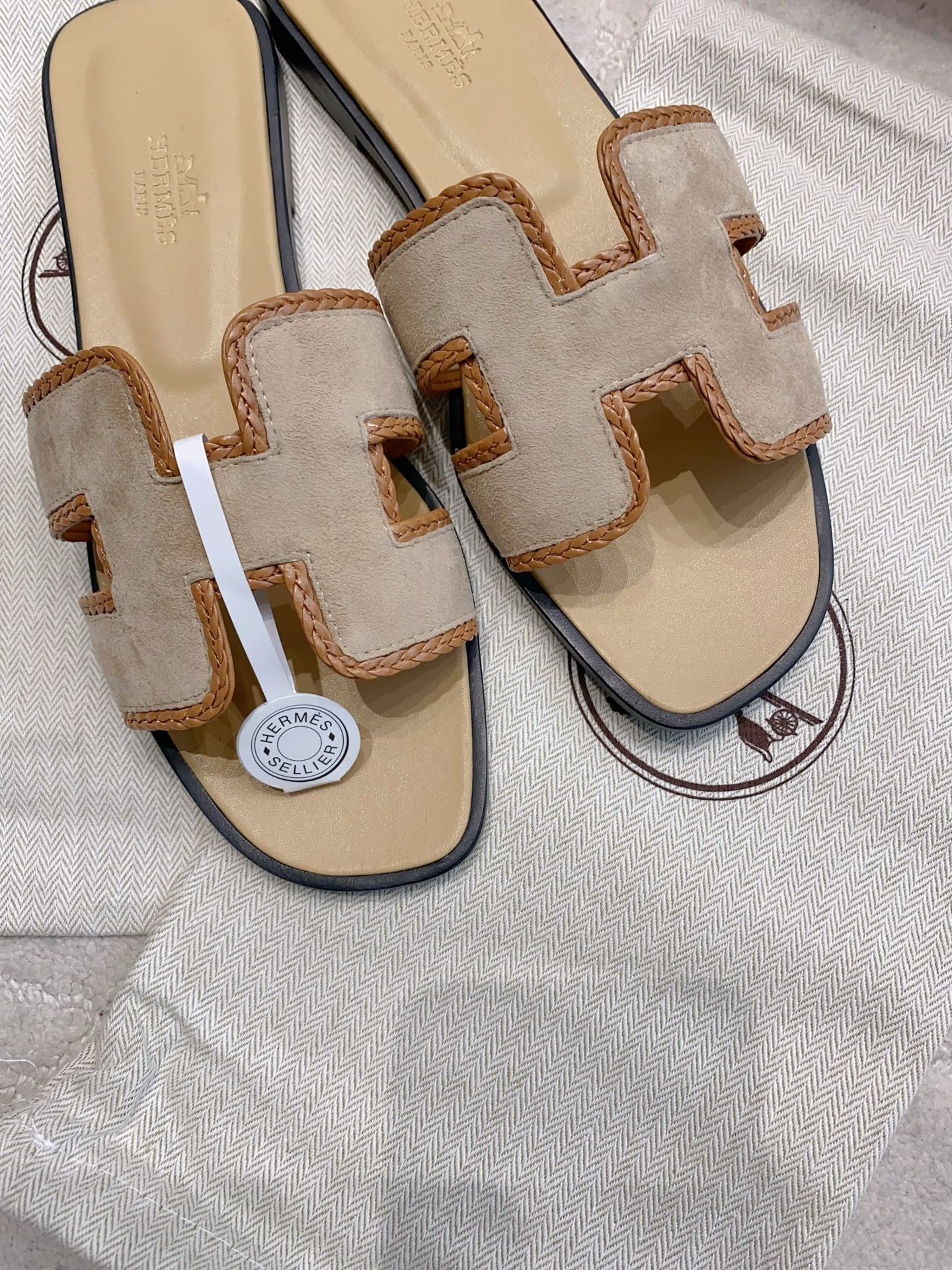 HM 26s Oran Sandal Light Taupe Suede Goatskin 724350