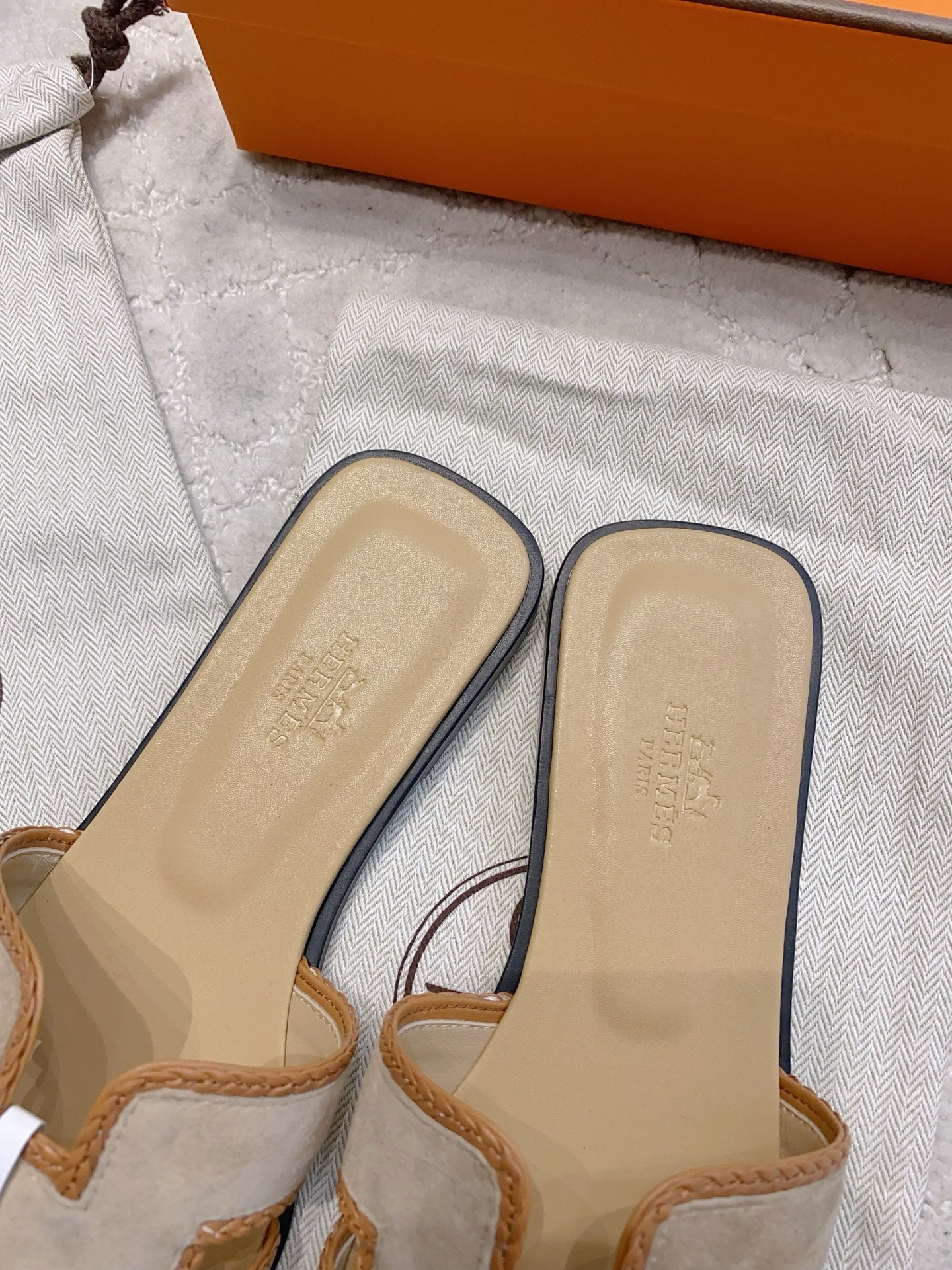 HM 26s Oran Sandal Light Taupe Suede Goatskin 724350