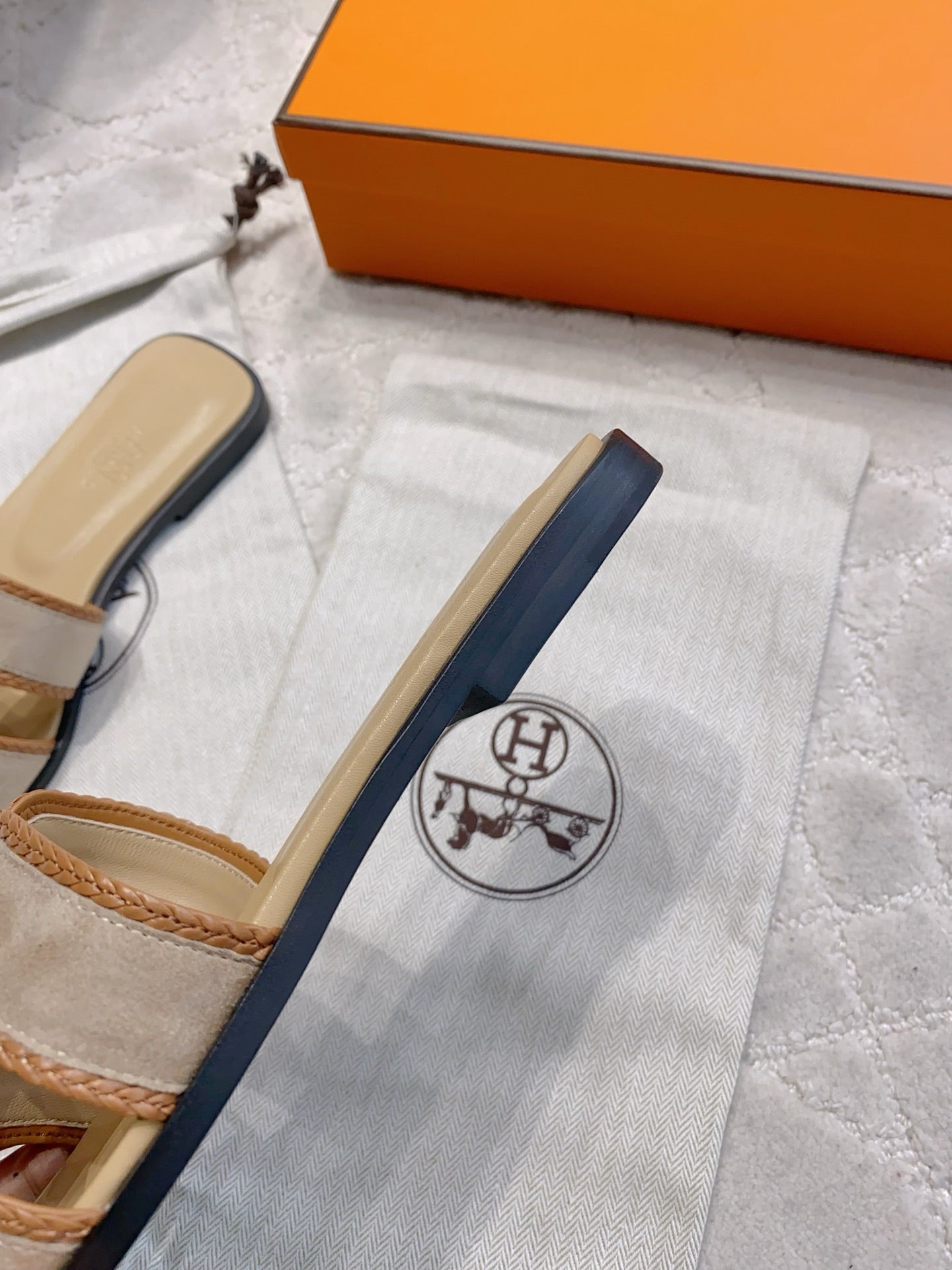 HM 26s Oran Sandal Light Taupe Suede Goatskin 724350