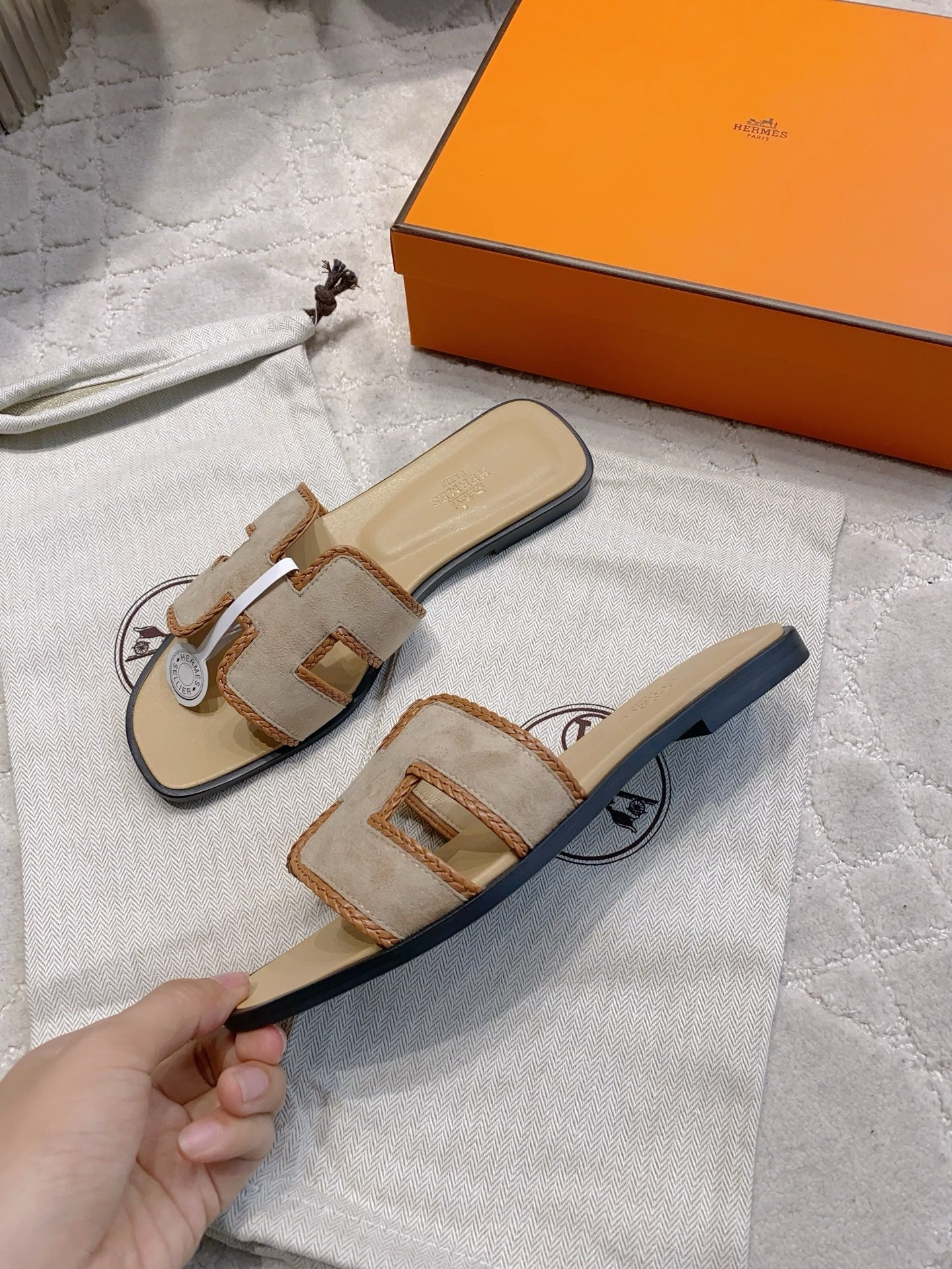 HM 26s Oran Sandal Light Taupe Suede Goatskin 724350