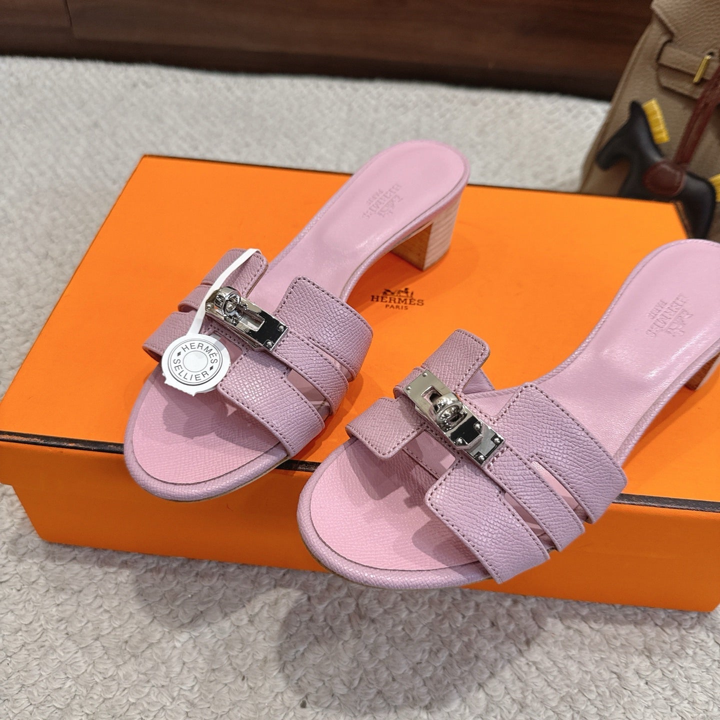 HM Kelly Buckle Sandals 5cm Light Pink Leather 804989