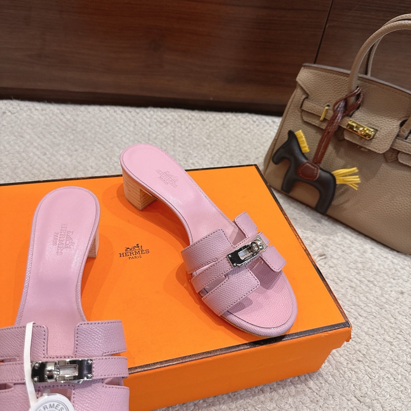 HM Kelly Buckle Sandals 5cm Light Pink Leather 804989