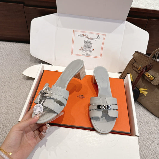 HM Kelly Buckle Sandals 5cm Grey Leather 804991