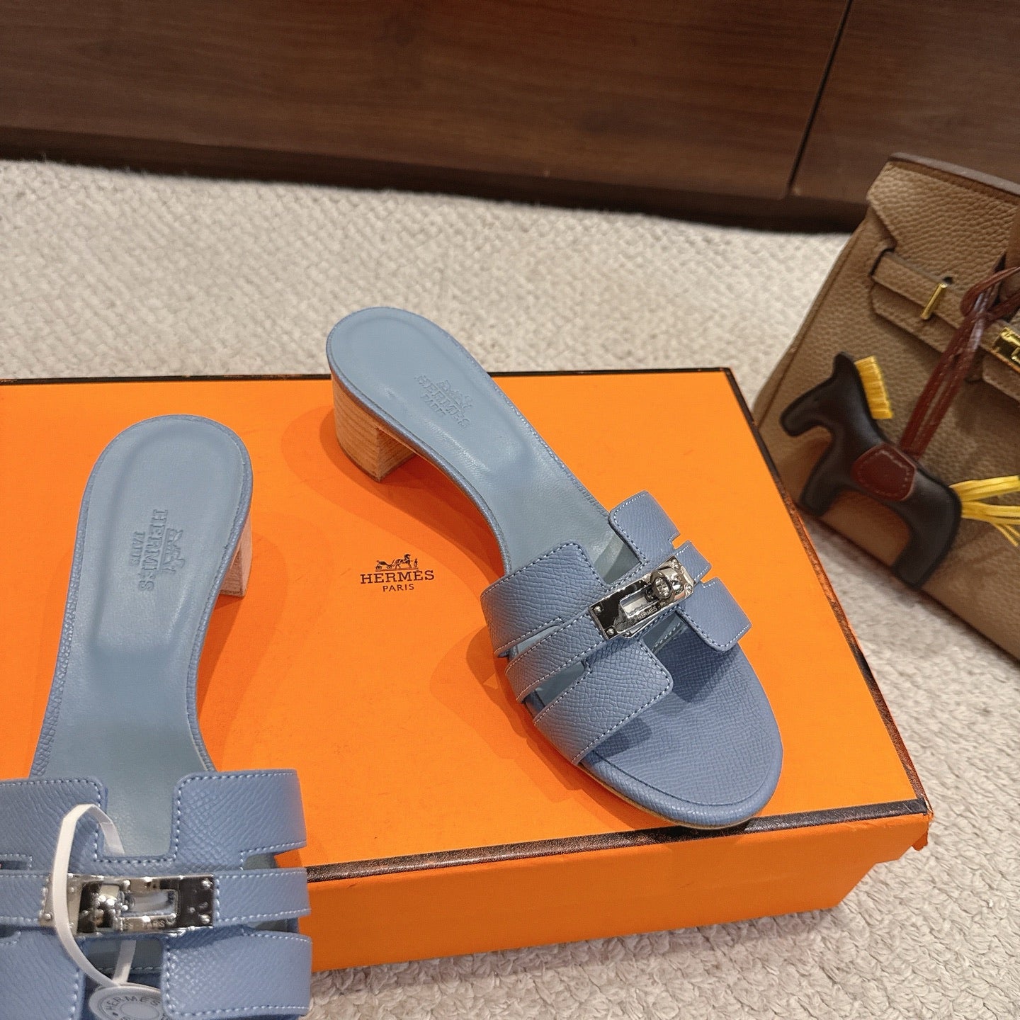 HM Kelly Buckle Sandals 5cm Blue-Gray Leather 804995