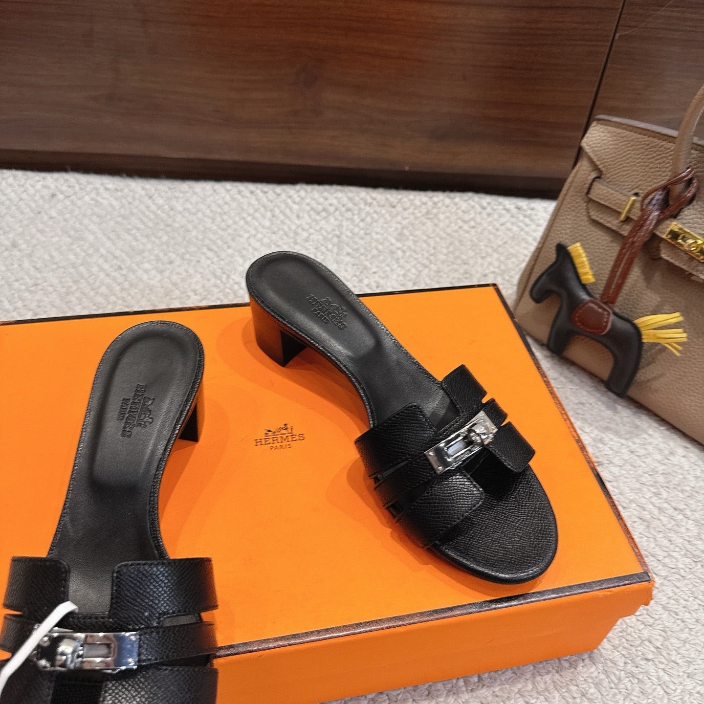 HM Kelly Buckle Sandals 5cm Black Leather 804999