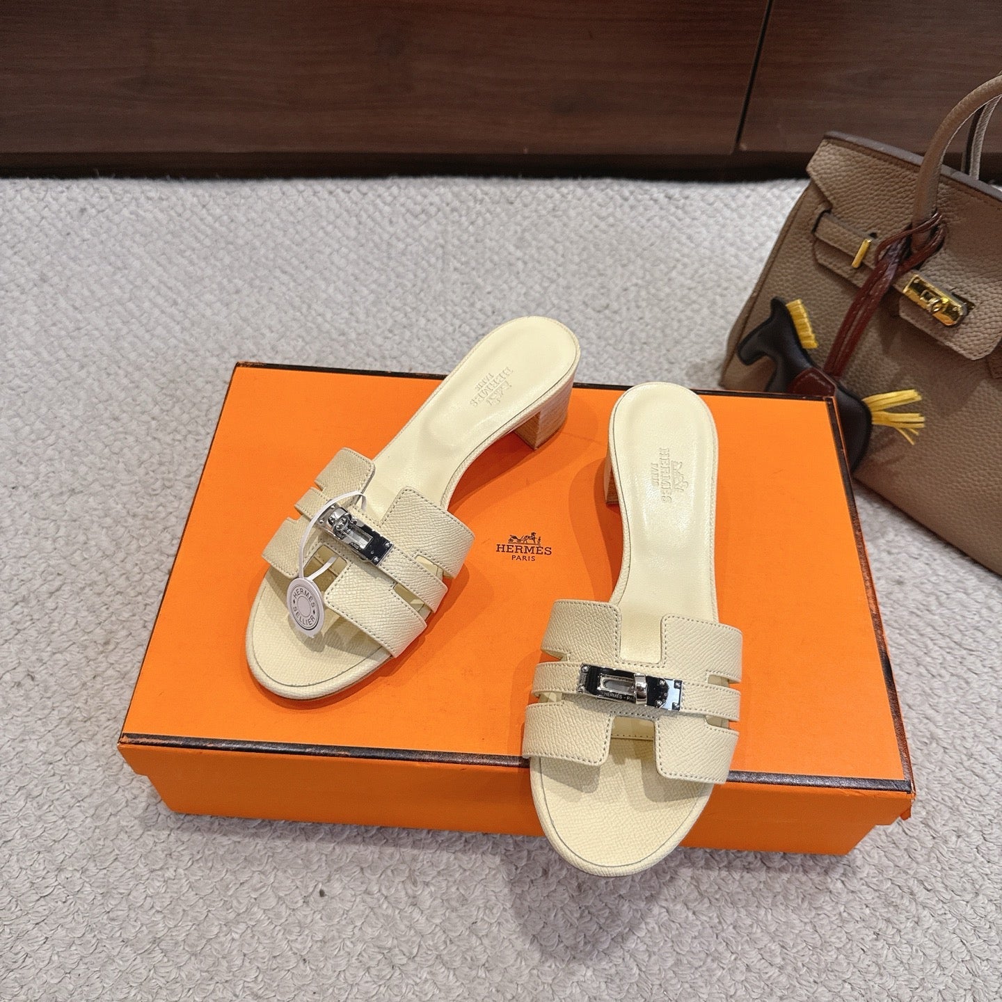 HM Kelly Buckle Sandals 5cm Beige Leather 805000