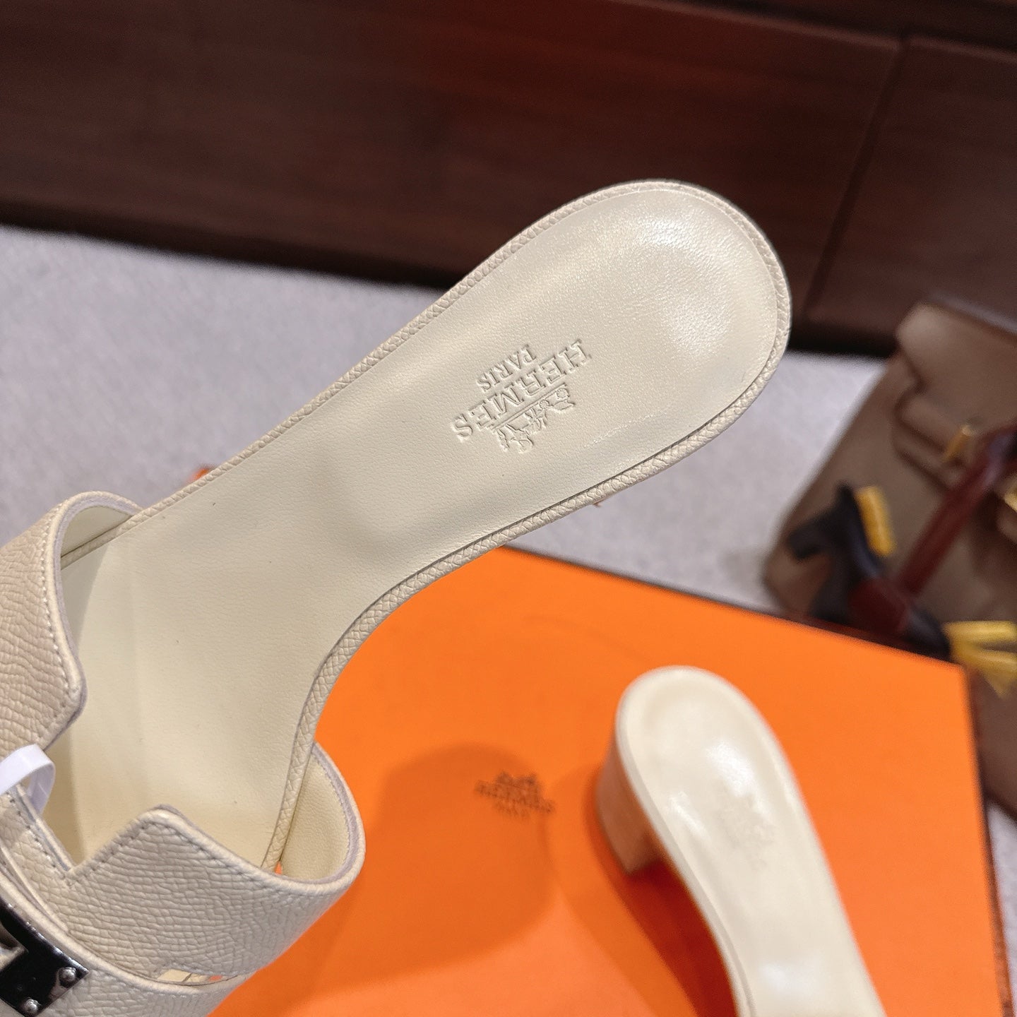 HM Kelly Buckle Sandals 5cm Beige Leather 805000