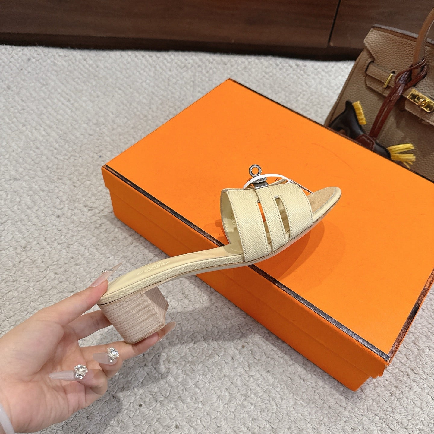 HM Kelly Buckle Sandals 5cm Beige Leather 805000