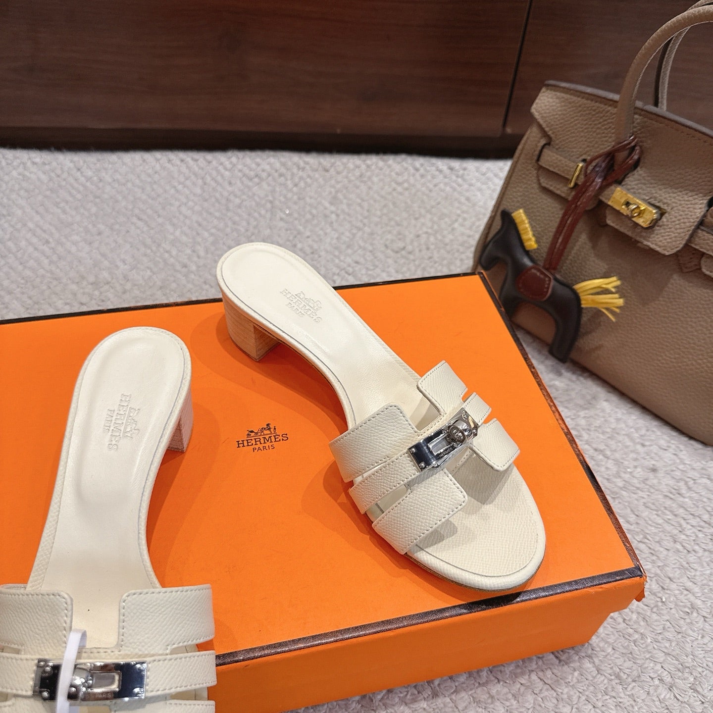 HM Kelly Buckle Sandals 5cm Cream Leather 805002