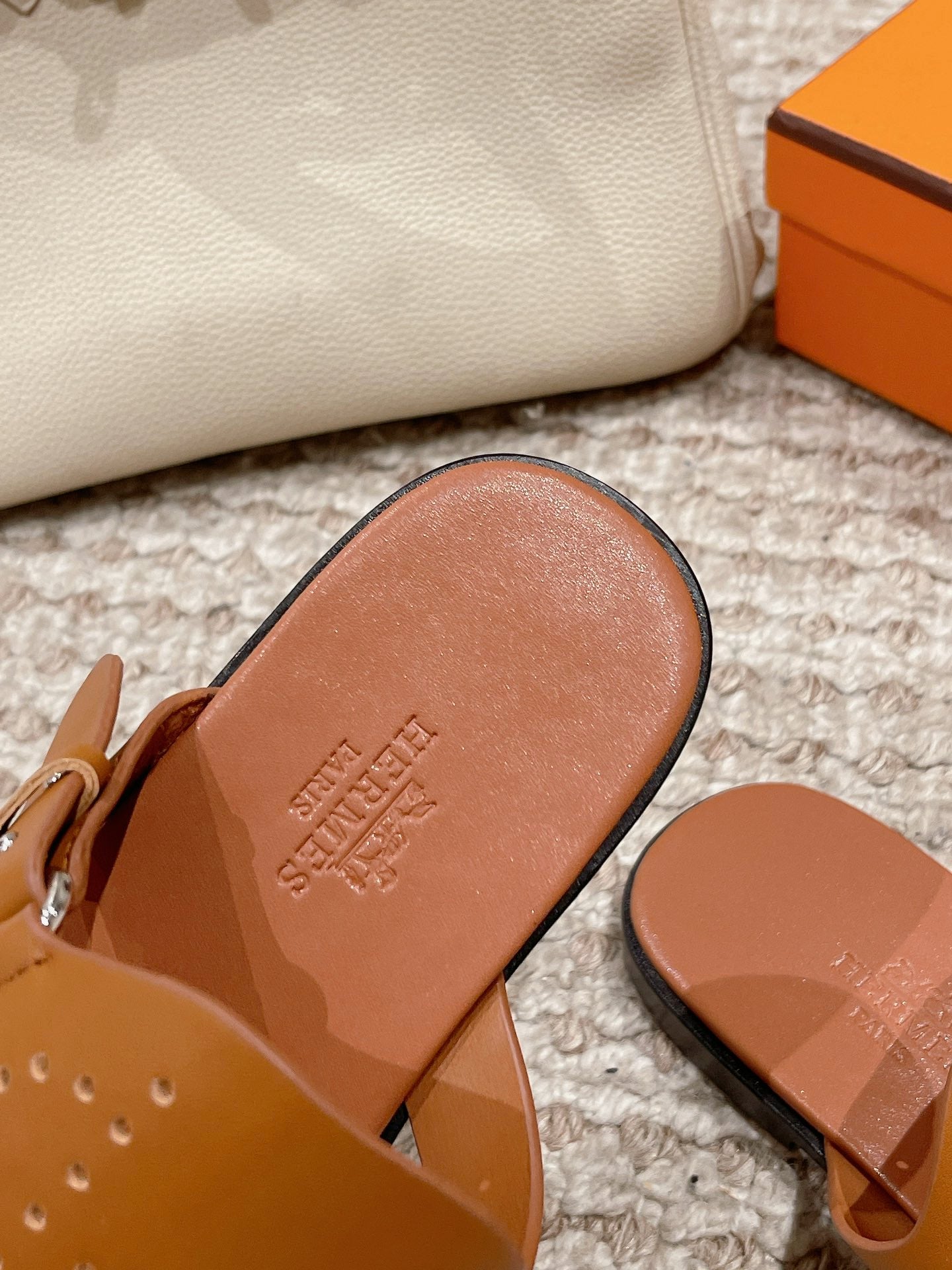 HM Hera Sandal Brown Cowhide 544537