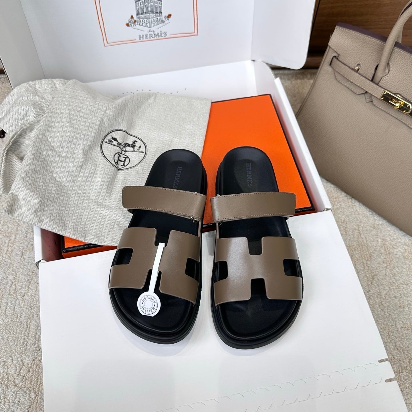 HM Chypre Sandal Taupe Black Leather 862406