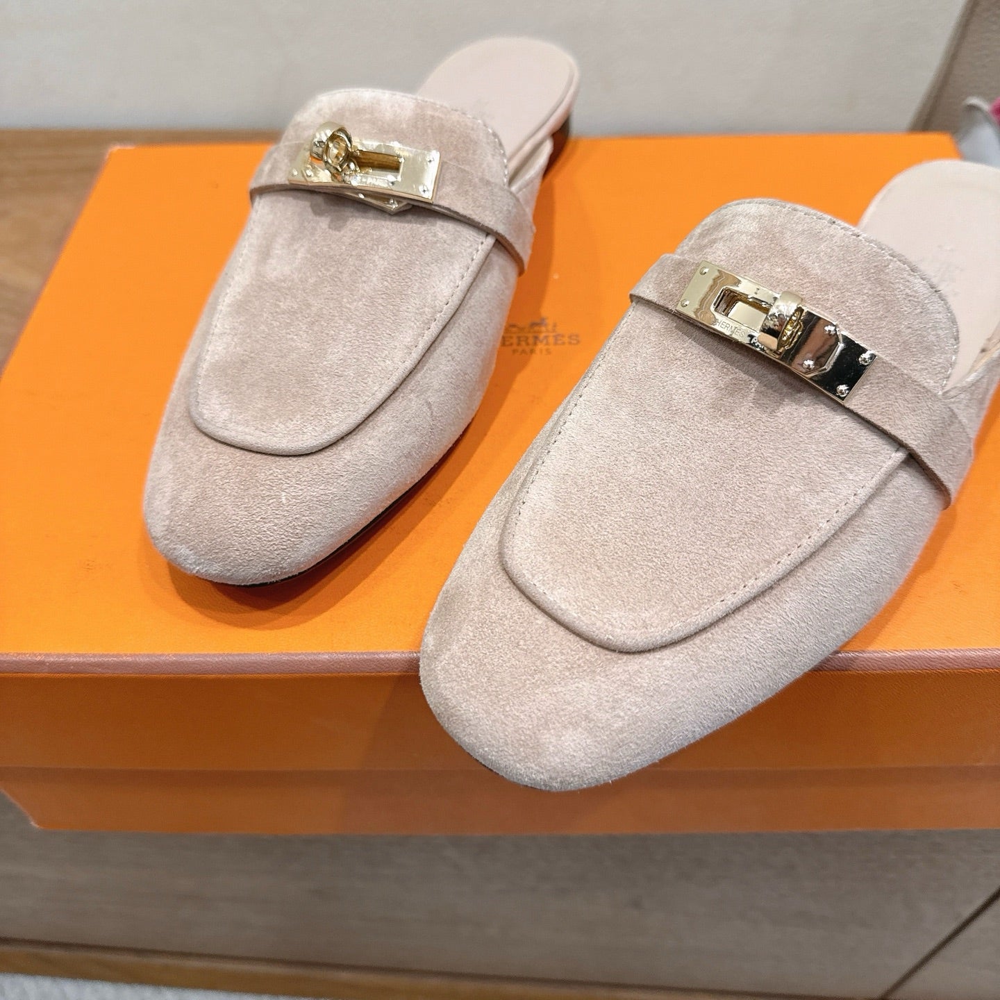 HM 26s Kelly Mule In Light Beige Suede Gold Hardware