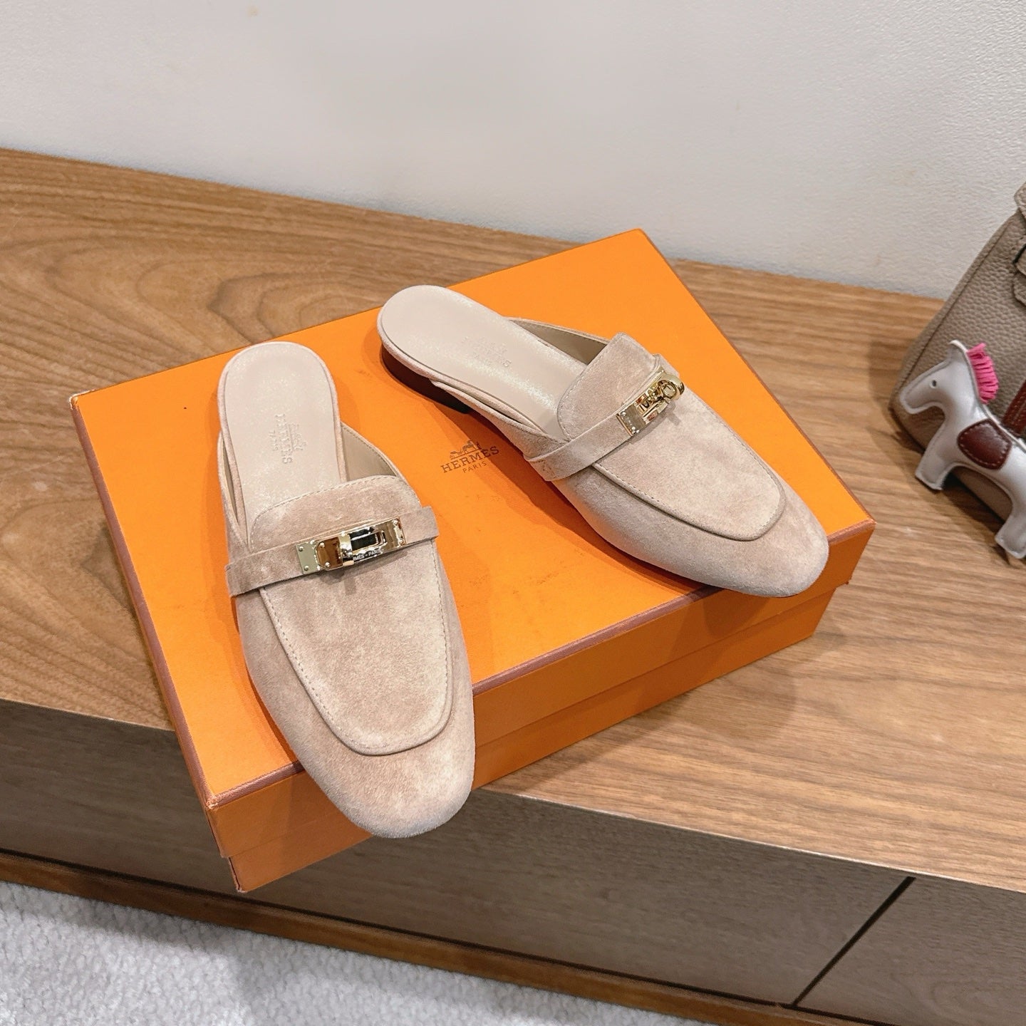 HM 26s Kelly Mule In Light Beige Suede Gold Hardware