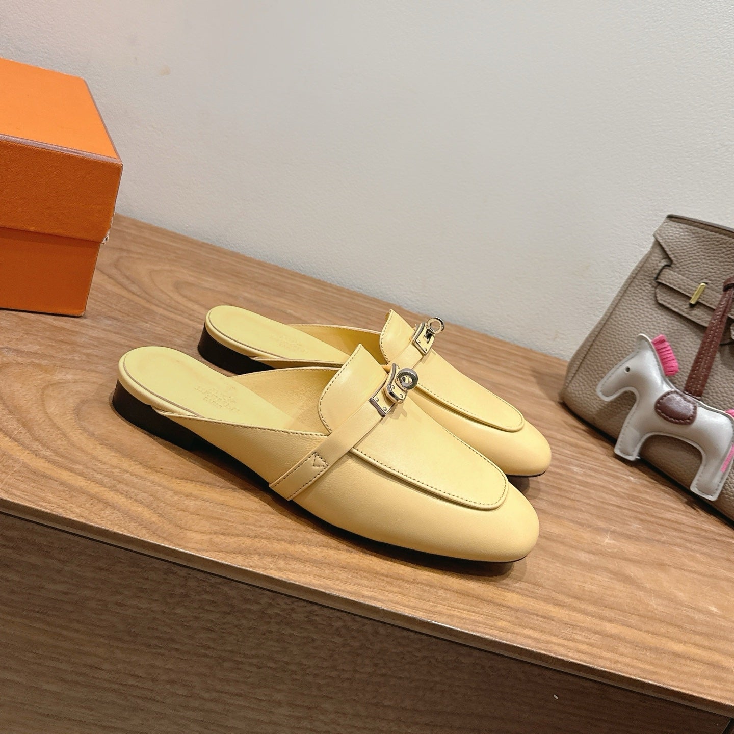 HM 26S Kelly Mule In Pale Yellow Calfskin Silver Hardware