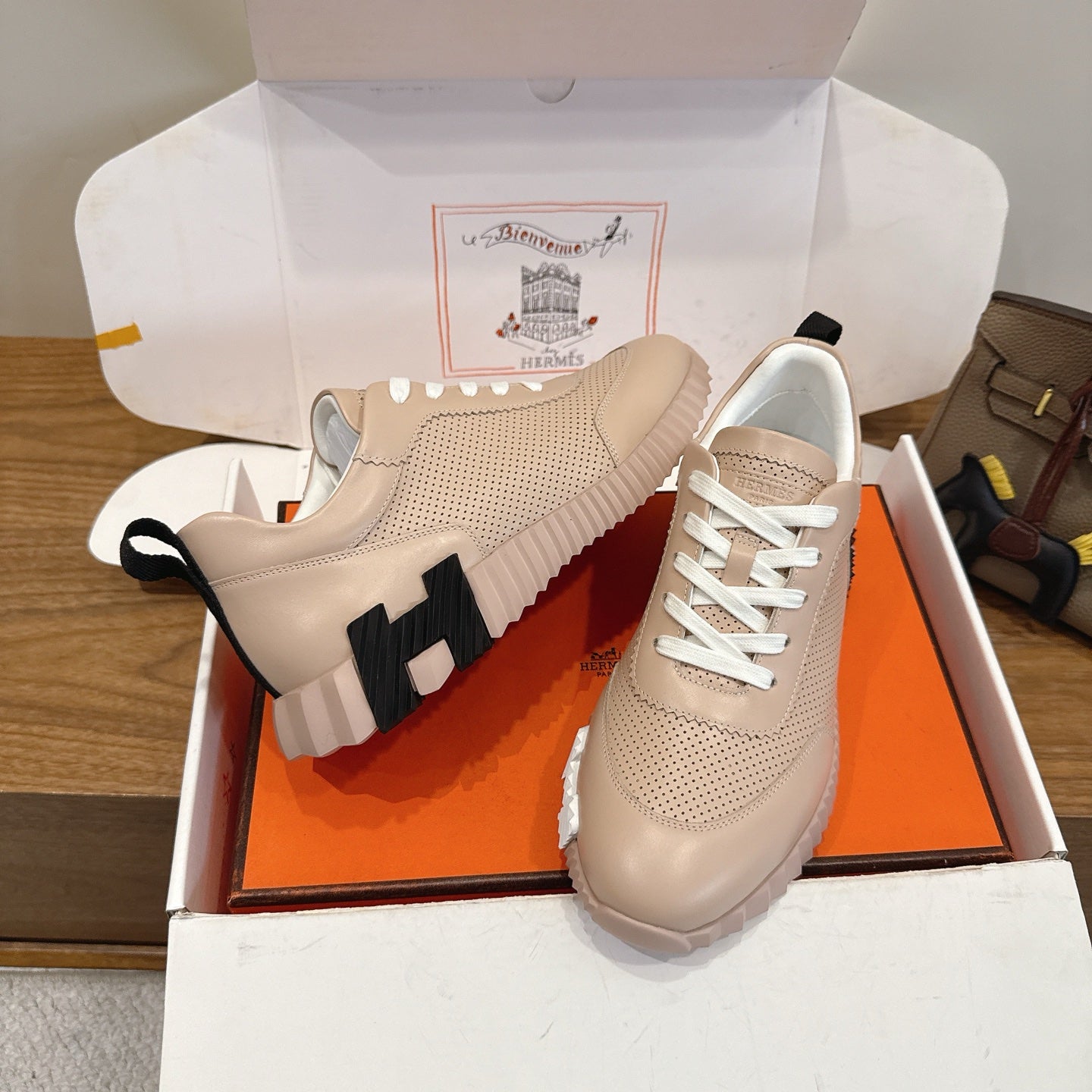 HM 26ss Sneakers Beige Leather 638580