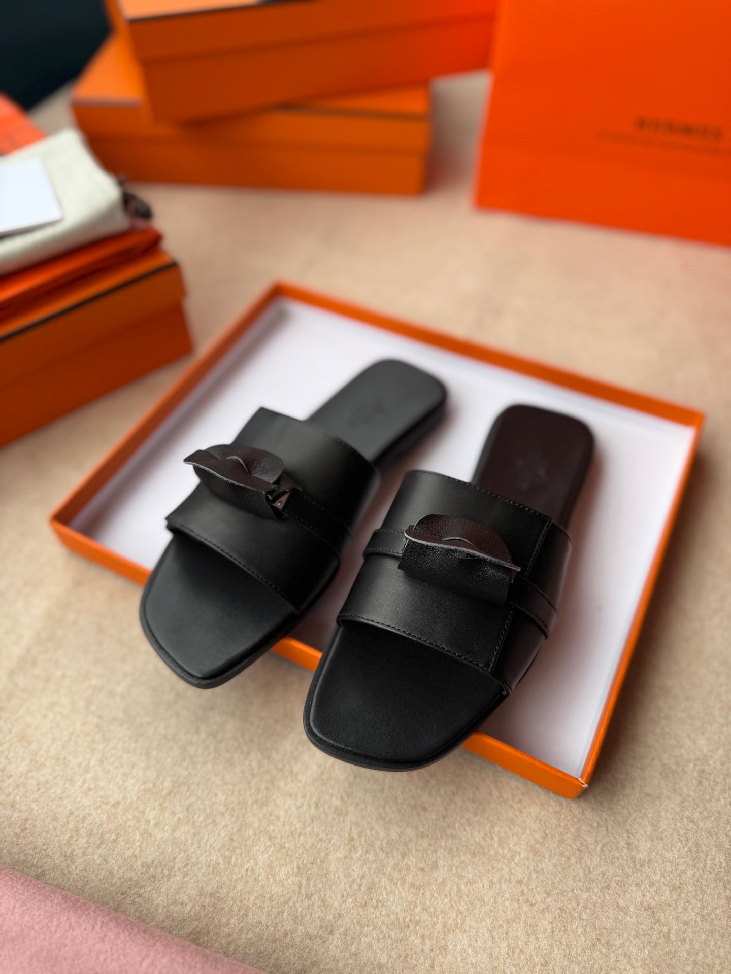 HM 0ran Sandals In Black Calfskin