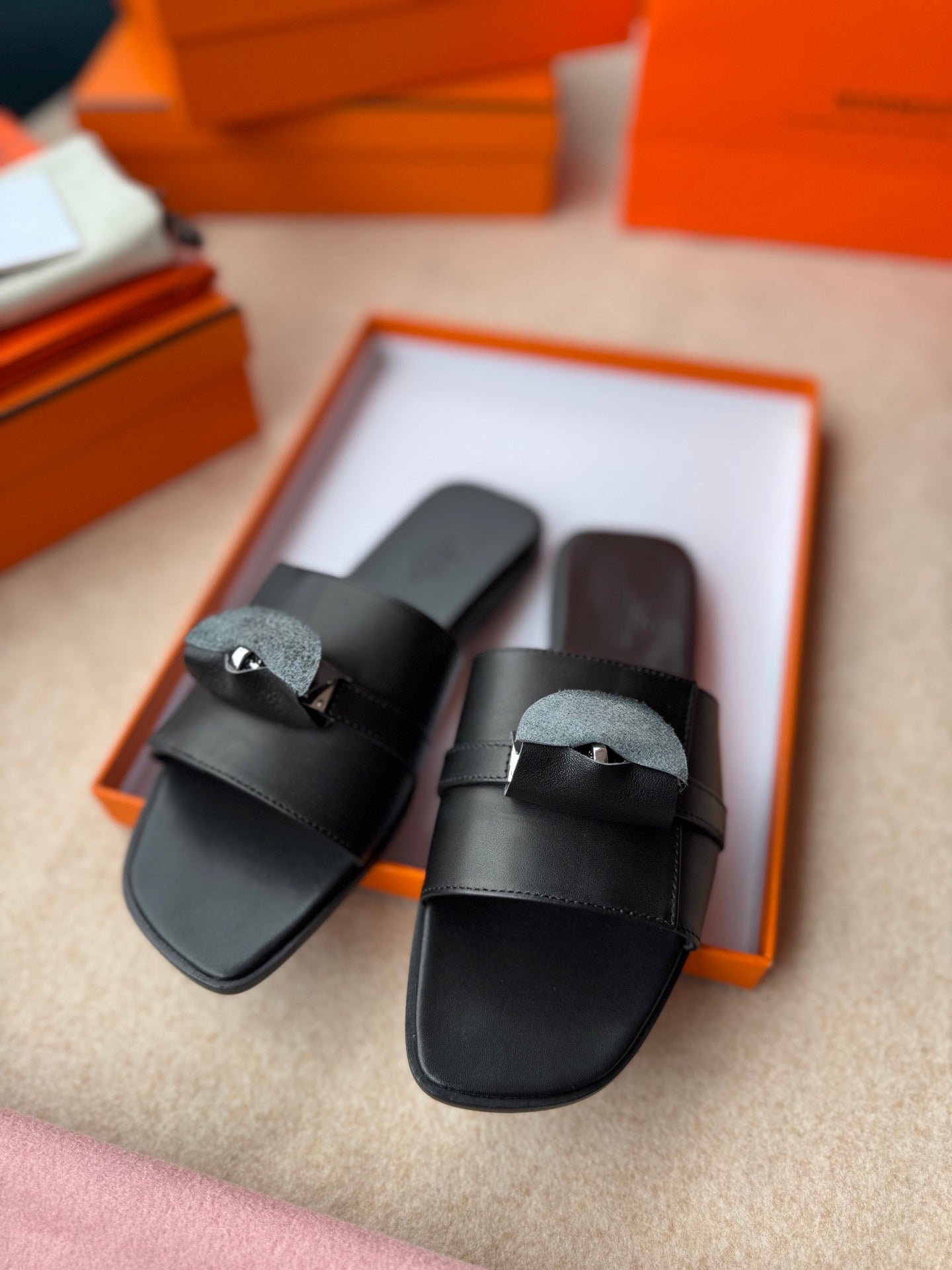 HM 0ran Sandals In Black Calfskin