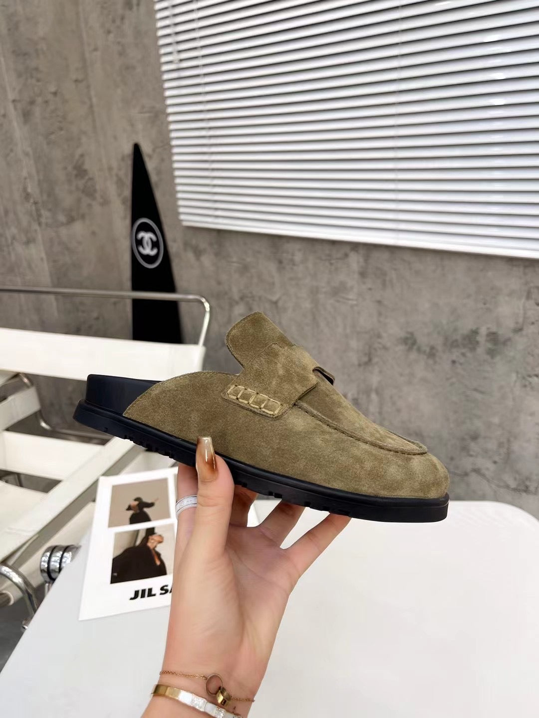 HM 26H Go Mule Dark Taupe Suede 799298
