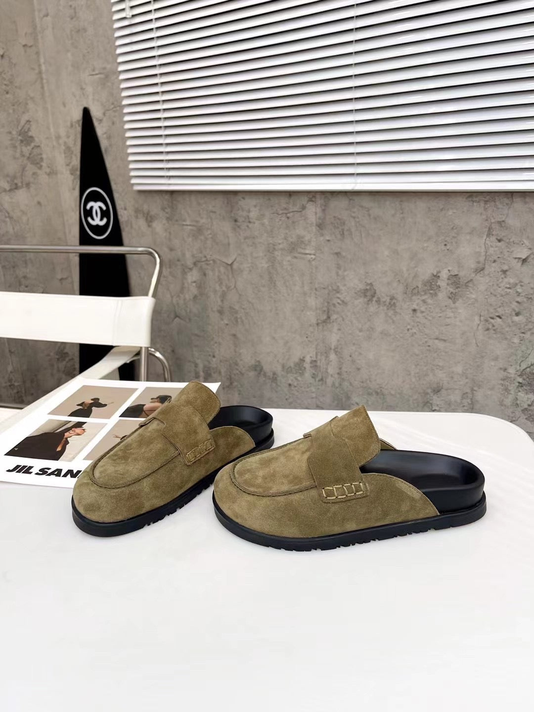HM 26H Go Mule Dark Taupe Suede 799298