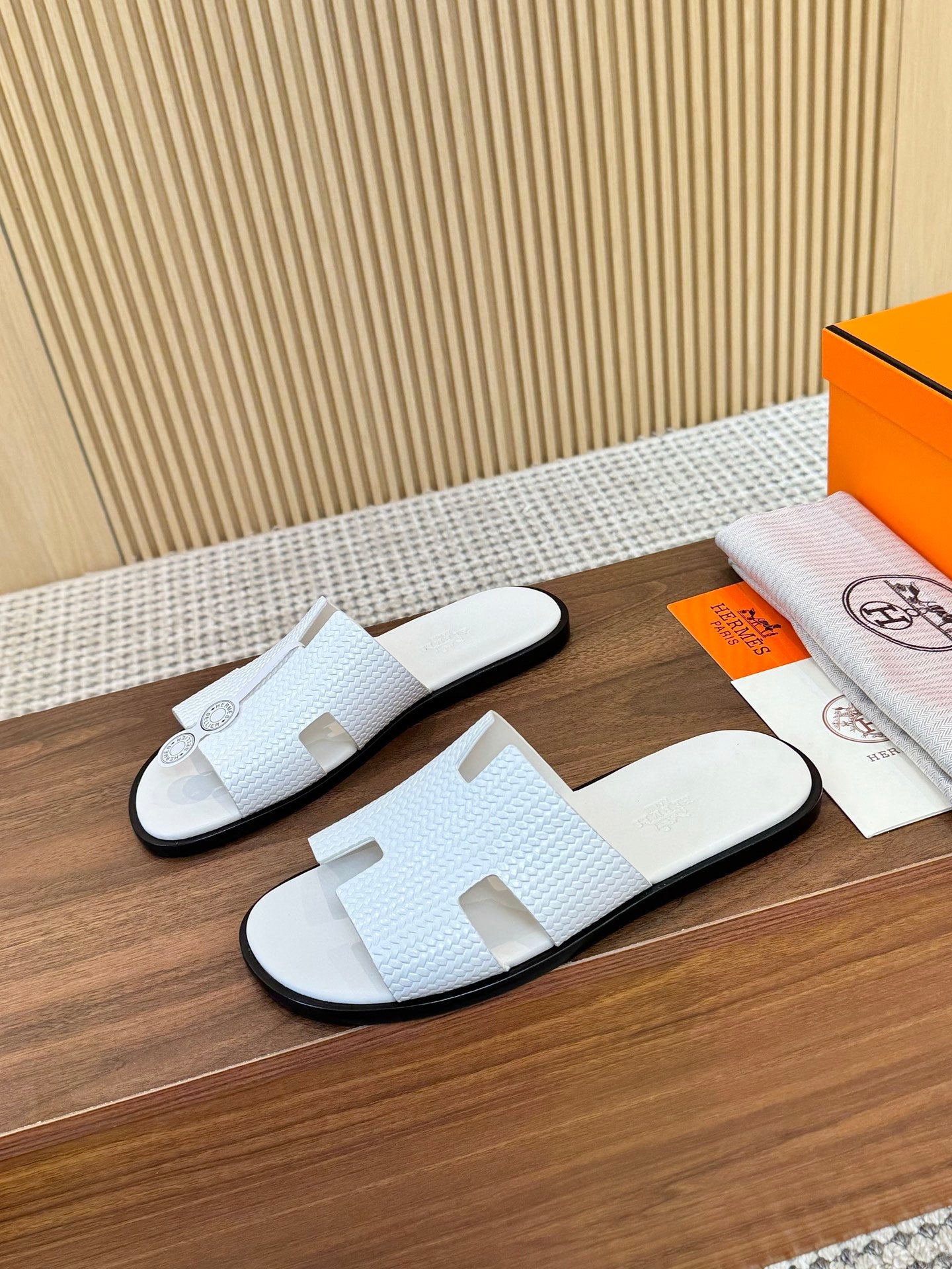 HM Izmir Sandals White Embossed Leather 799284
