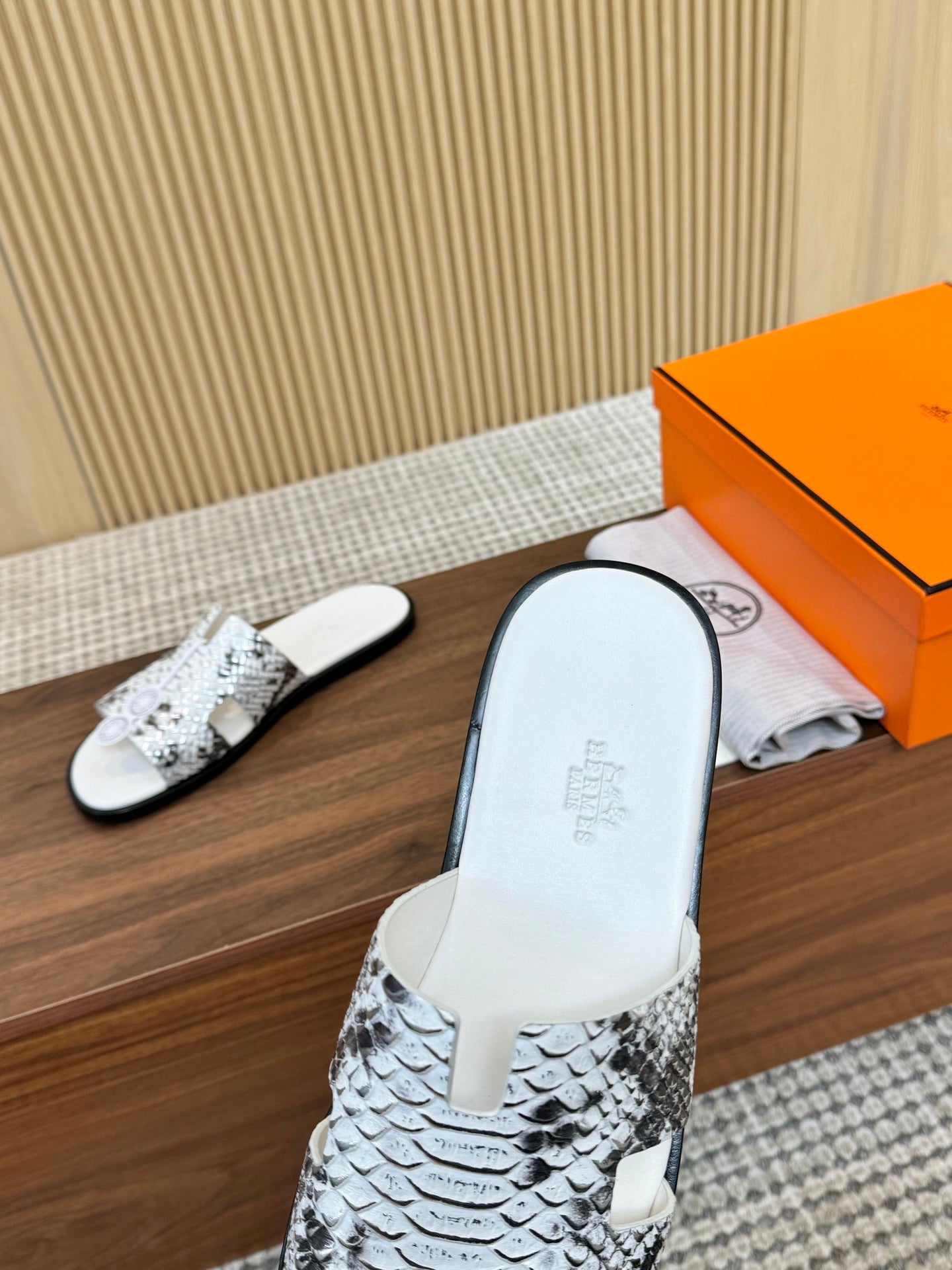 HM Izmir Sandals White Snakeskin 799288