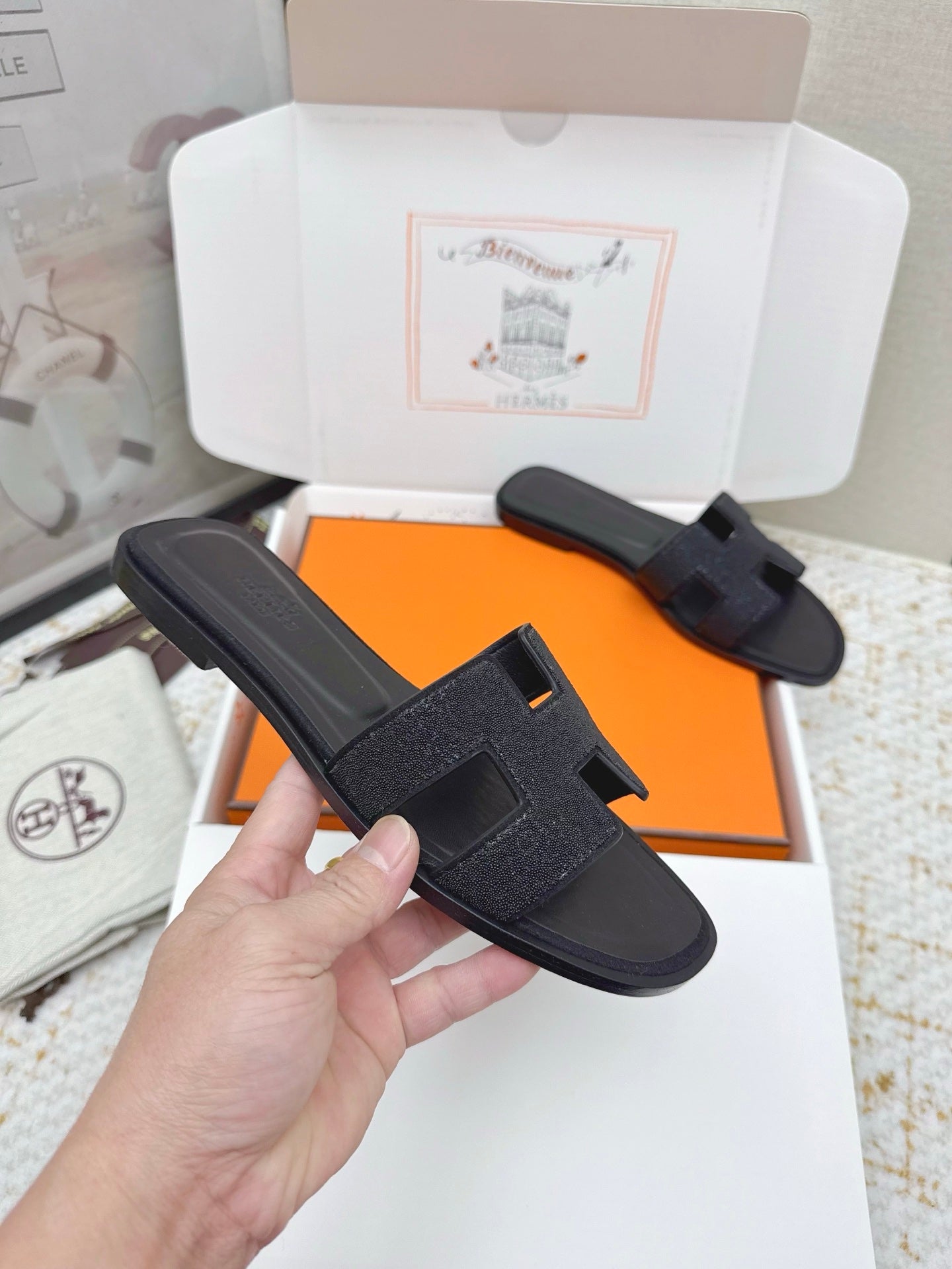 HM Oasis Sandals Full Black Cowhide 625259