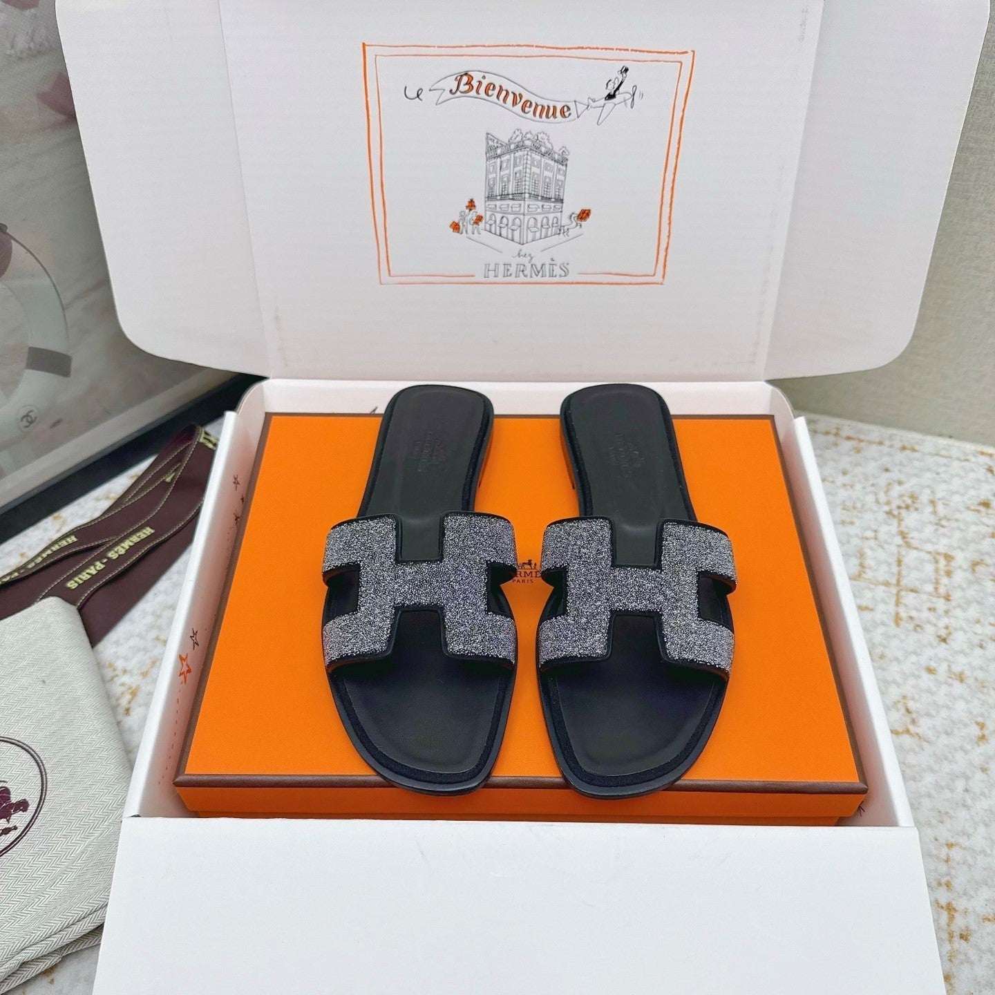HM Oasis Sandals Black Cowhide 625260