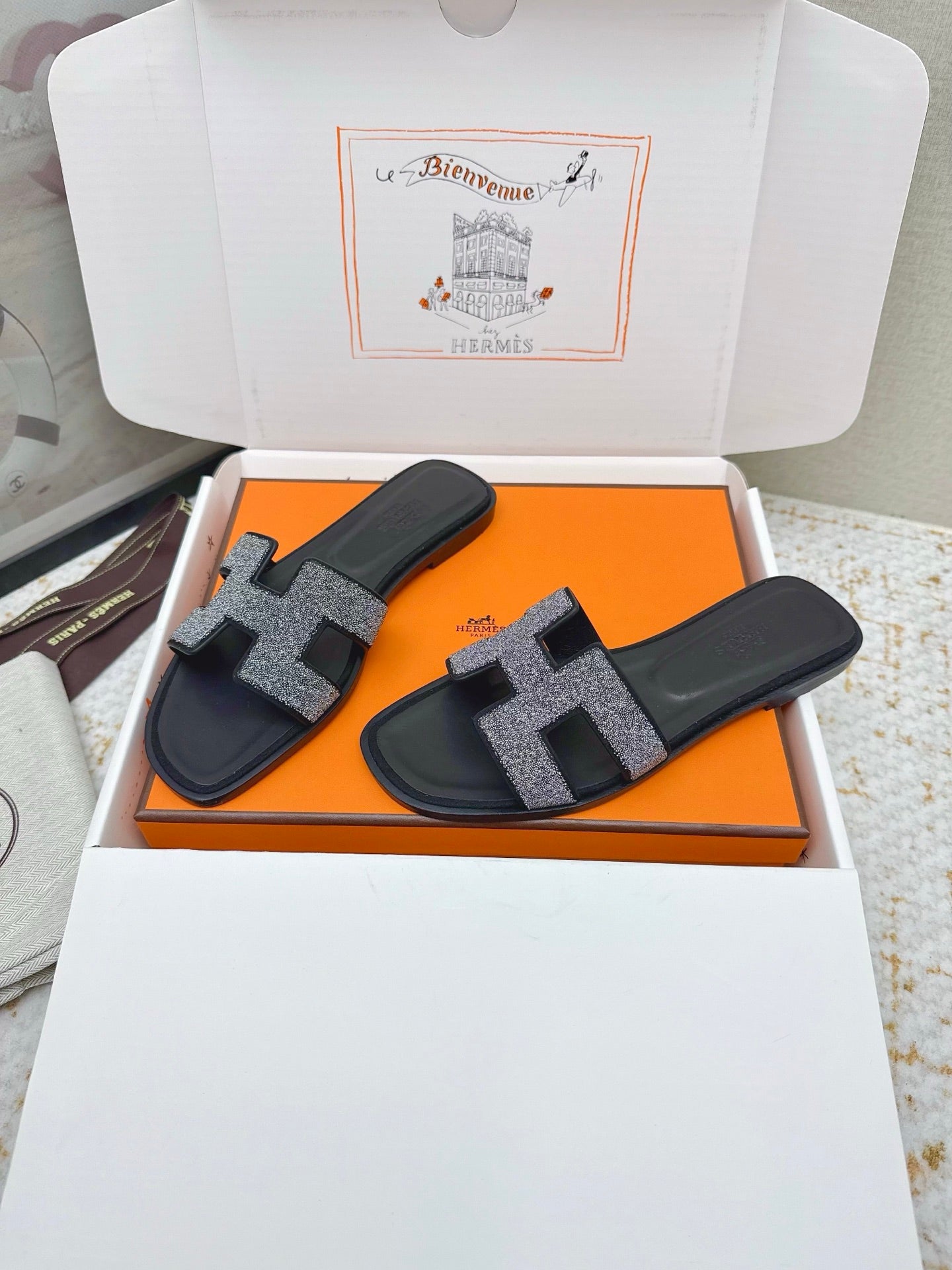 HM 26ss Oran Sandals Black Rhinestone Cowhide 625260