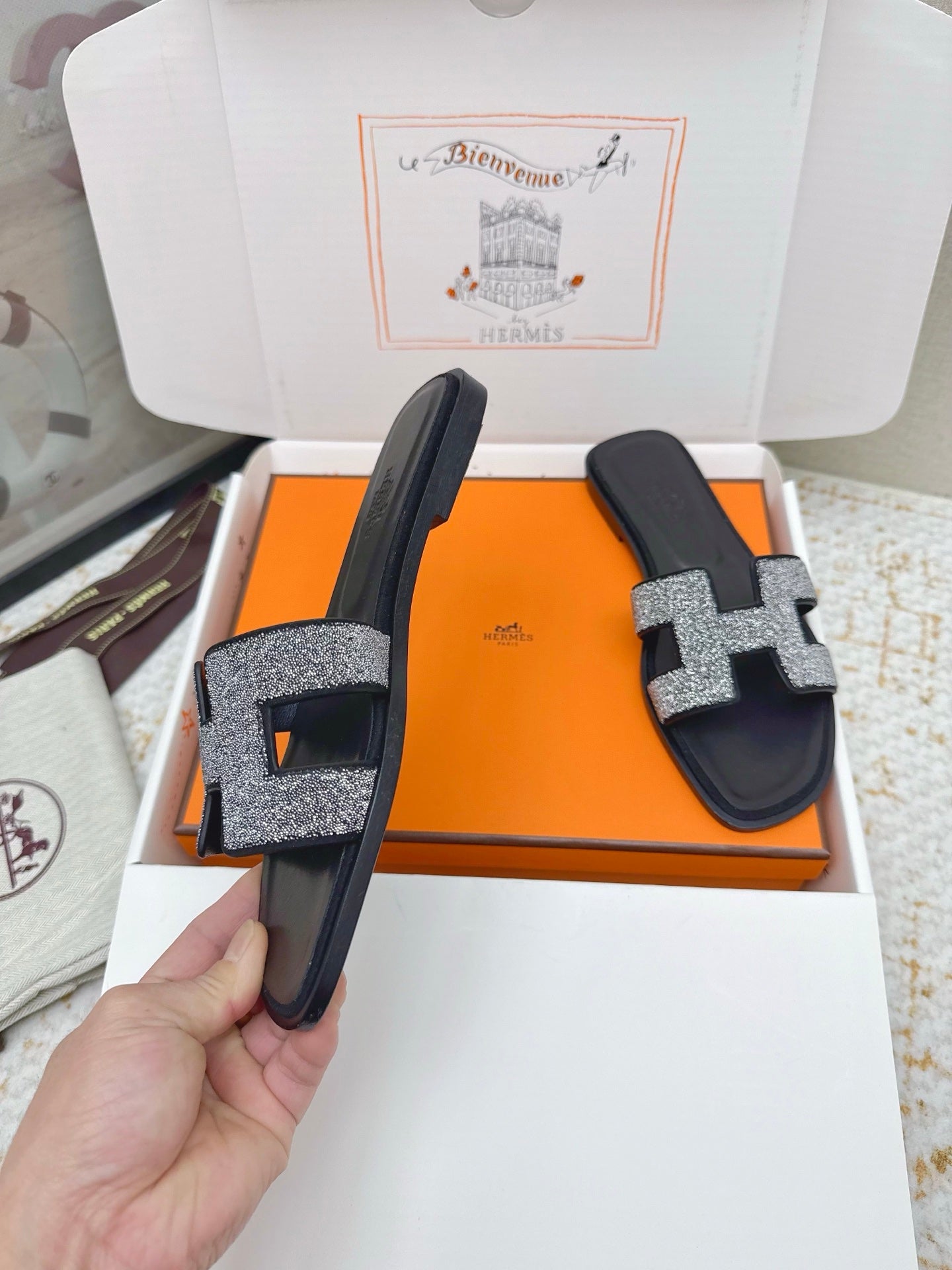 HM Oasis Sandals Black Cowhide 625260