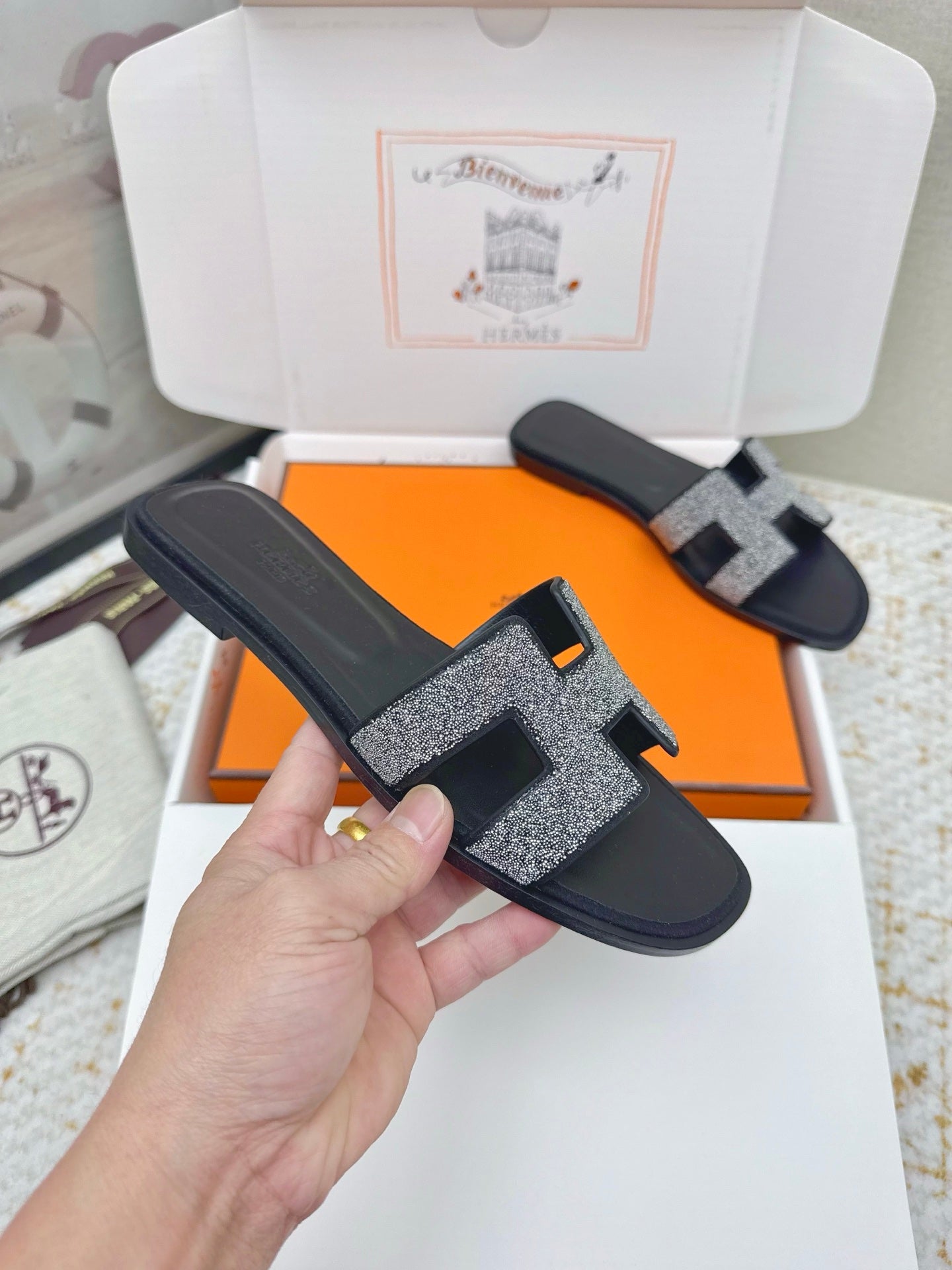 HM Oasis Sandals Black Cowhide 625260
