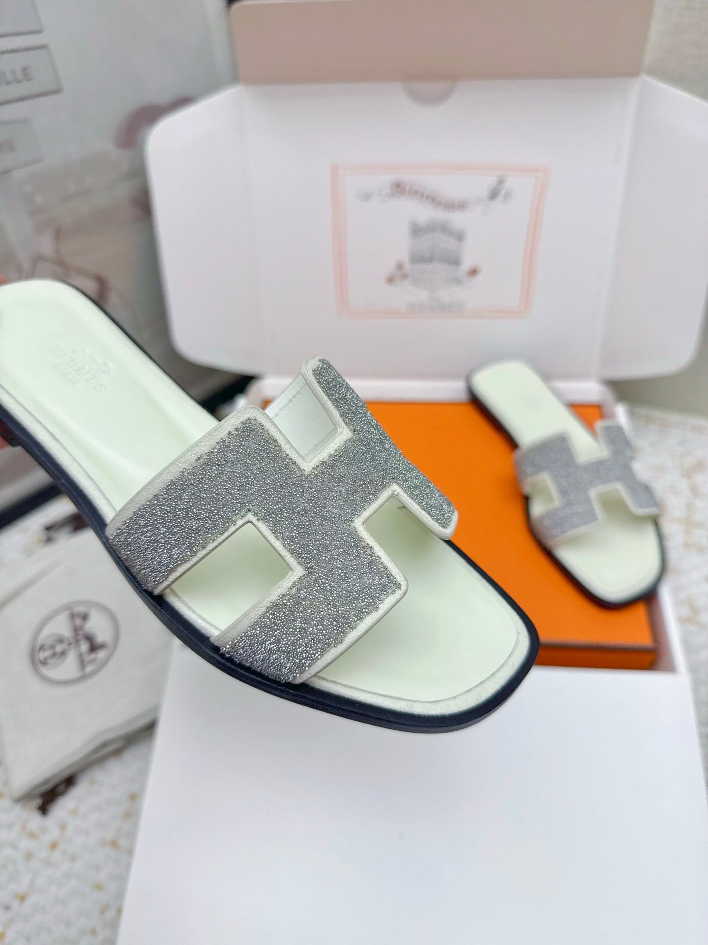 HM Oasis Sandals White Black Suede Cowhide 625262