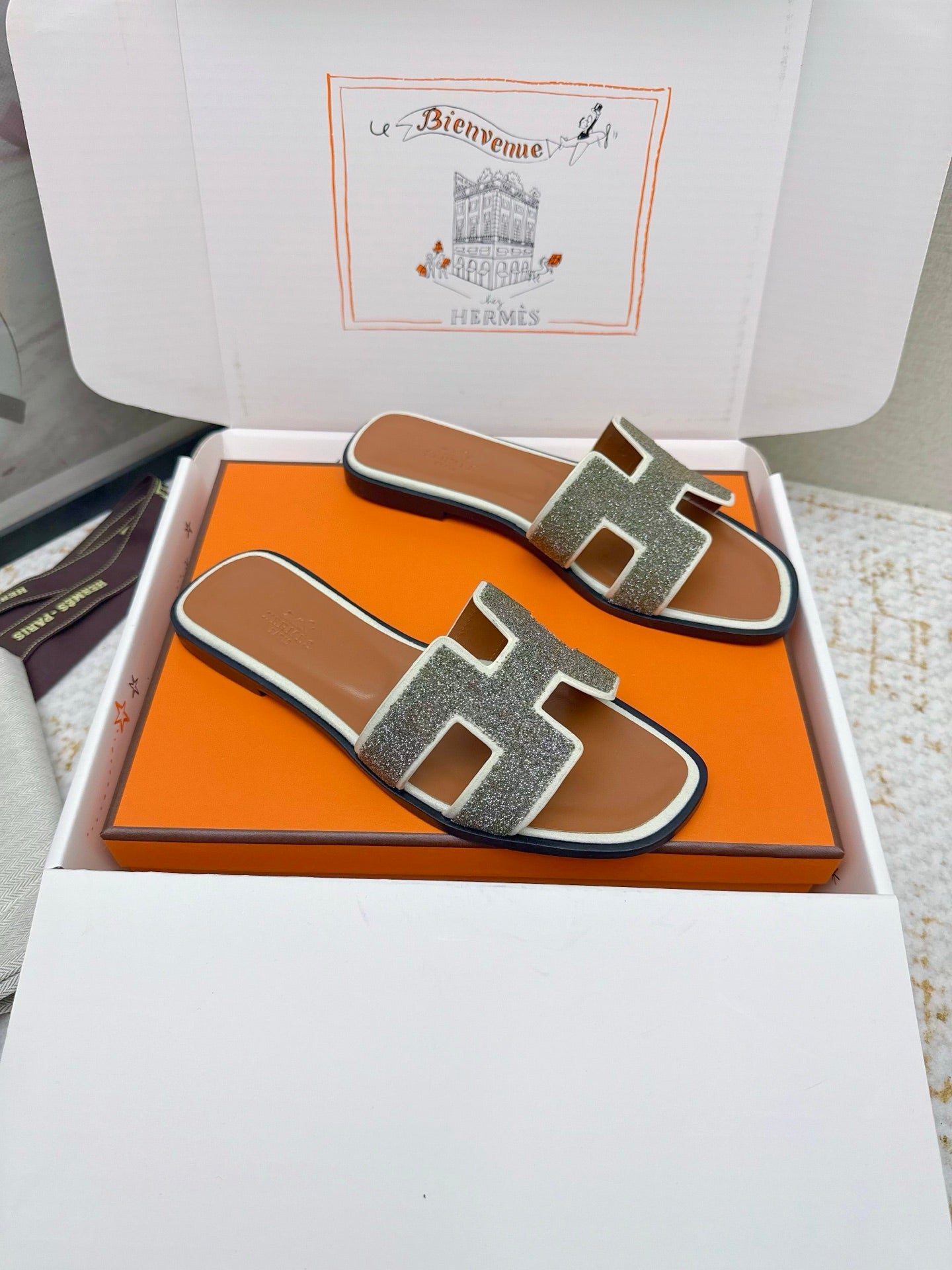 HM Oasis Sandals White Brown Suede Cowhide 625263