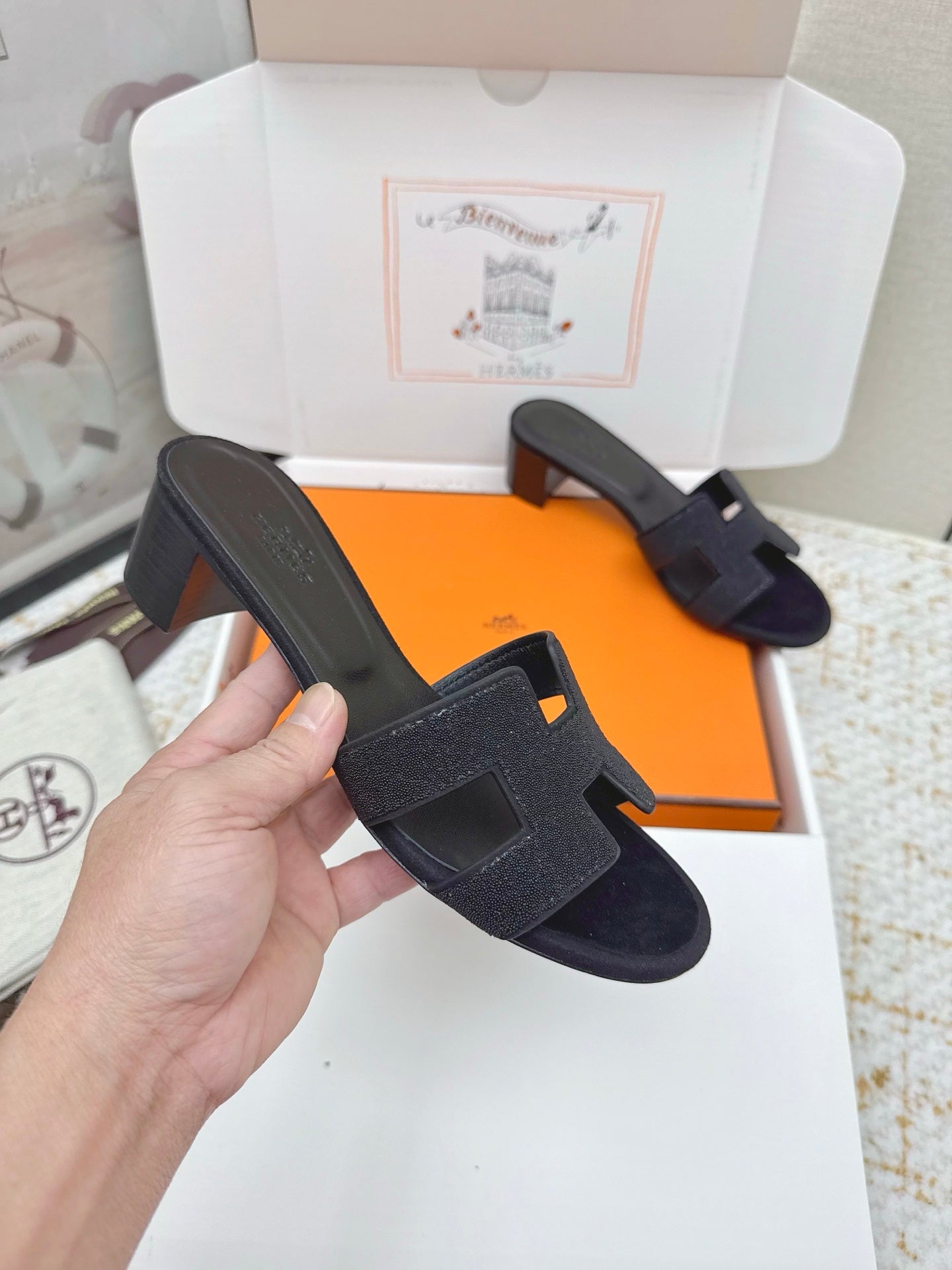 HM 26ss Oran Sandals 50 Black Rhinestone Cowhide 625266