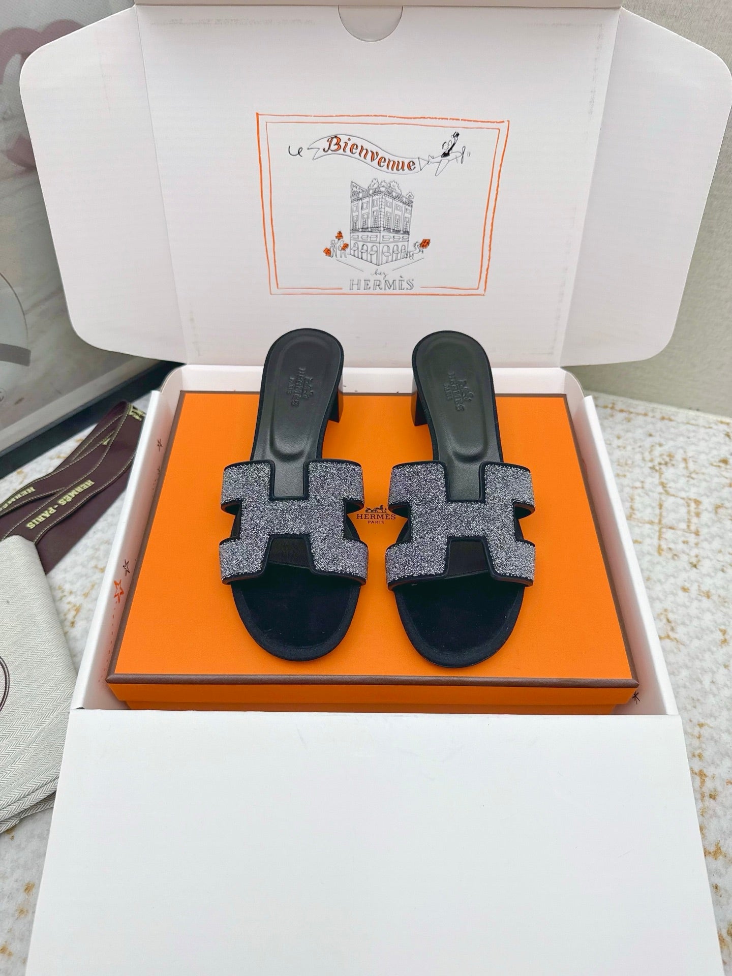 HM 26ss Oran Sandals 50 Black Rhinestone Cowhide 625267