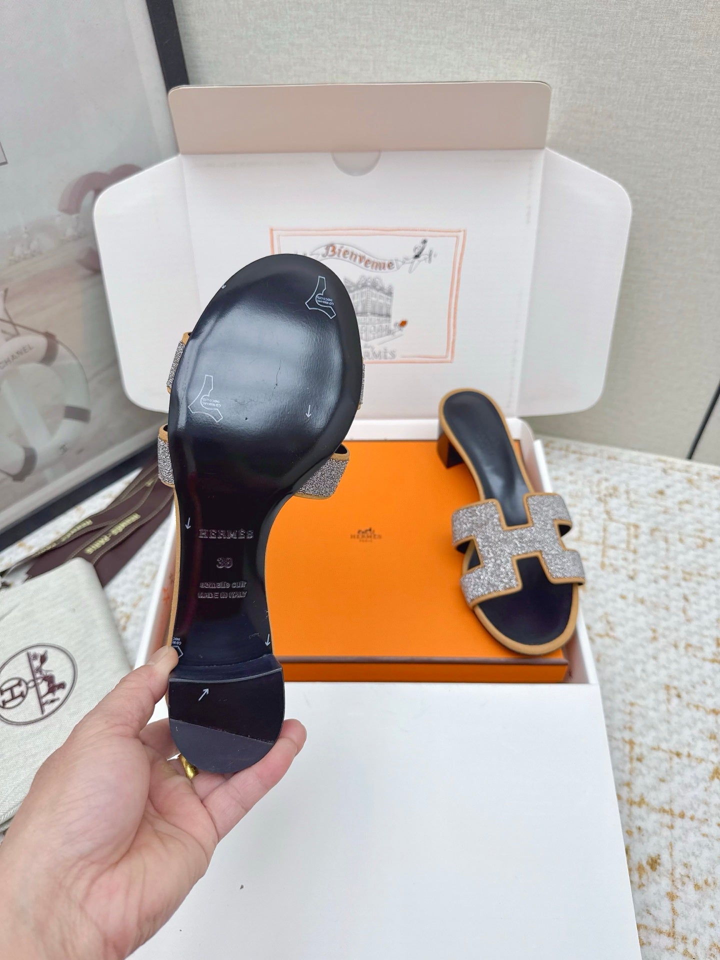 HM Oasis Sandals with Rhinestone Black Orange Cowhide 625268
