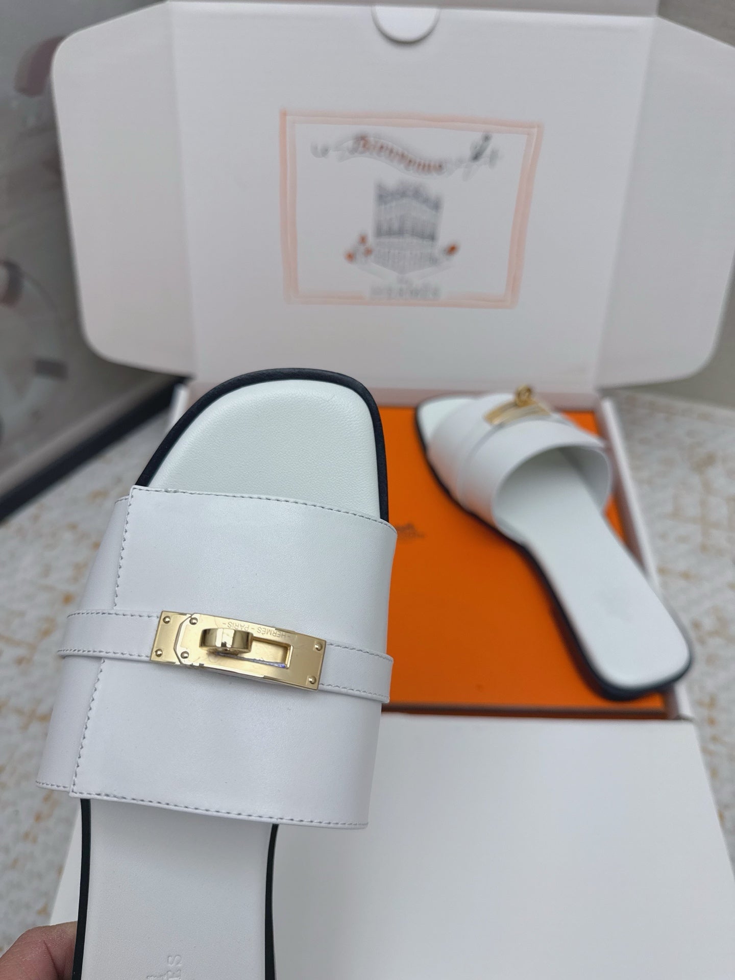 HM 26ss Oasis Sandals White Sheepskin Gold Buckle 625159