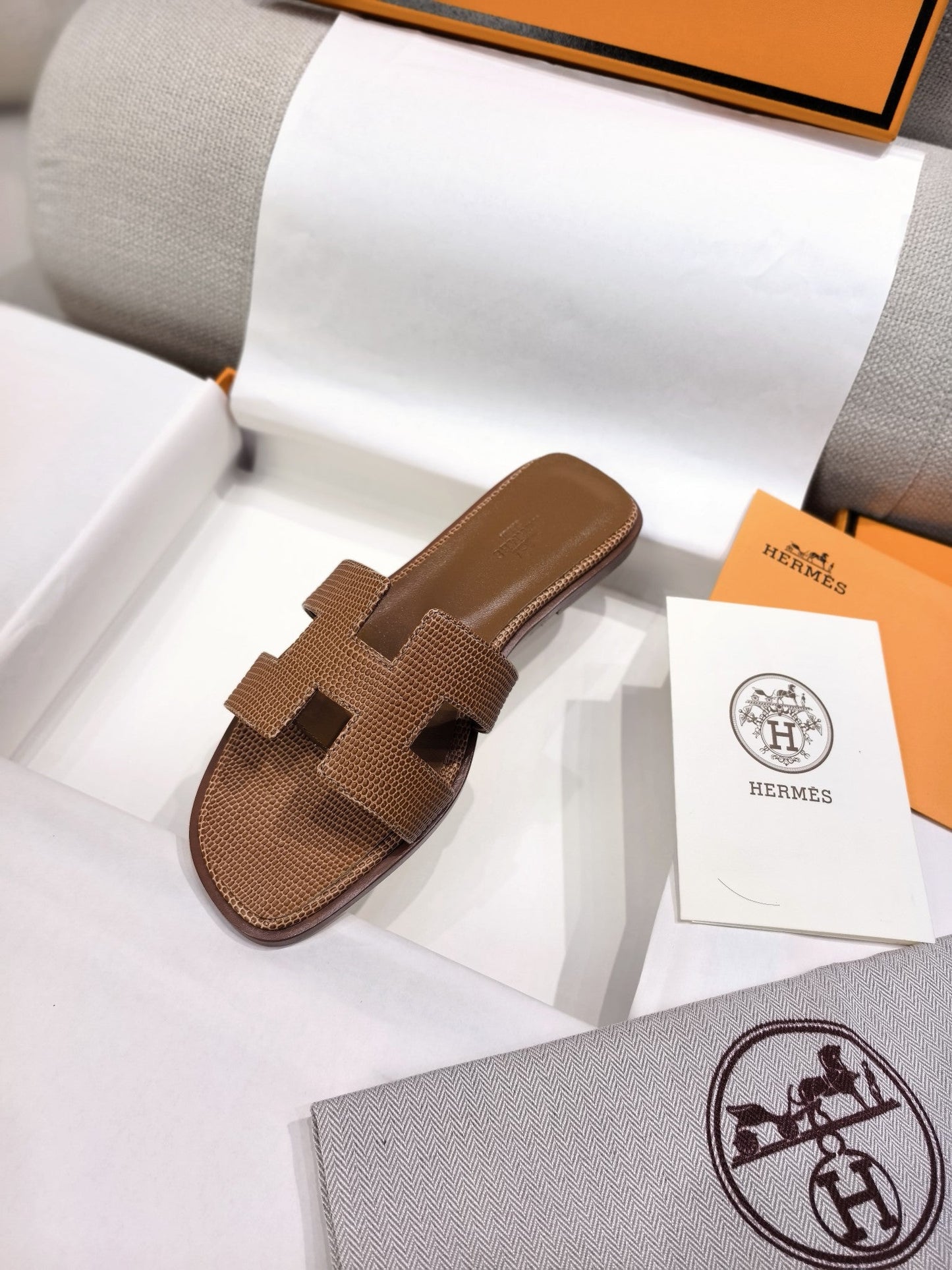 HM 26s Oran Sandal Brown Epsom 708457
