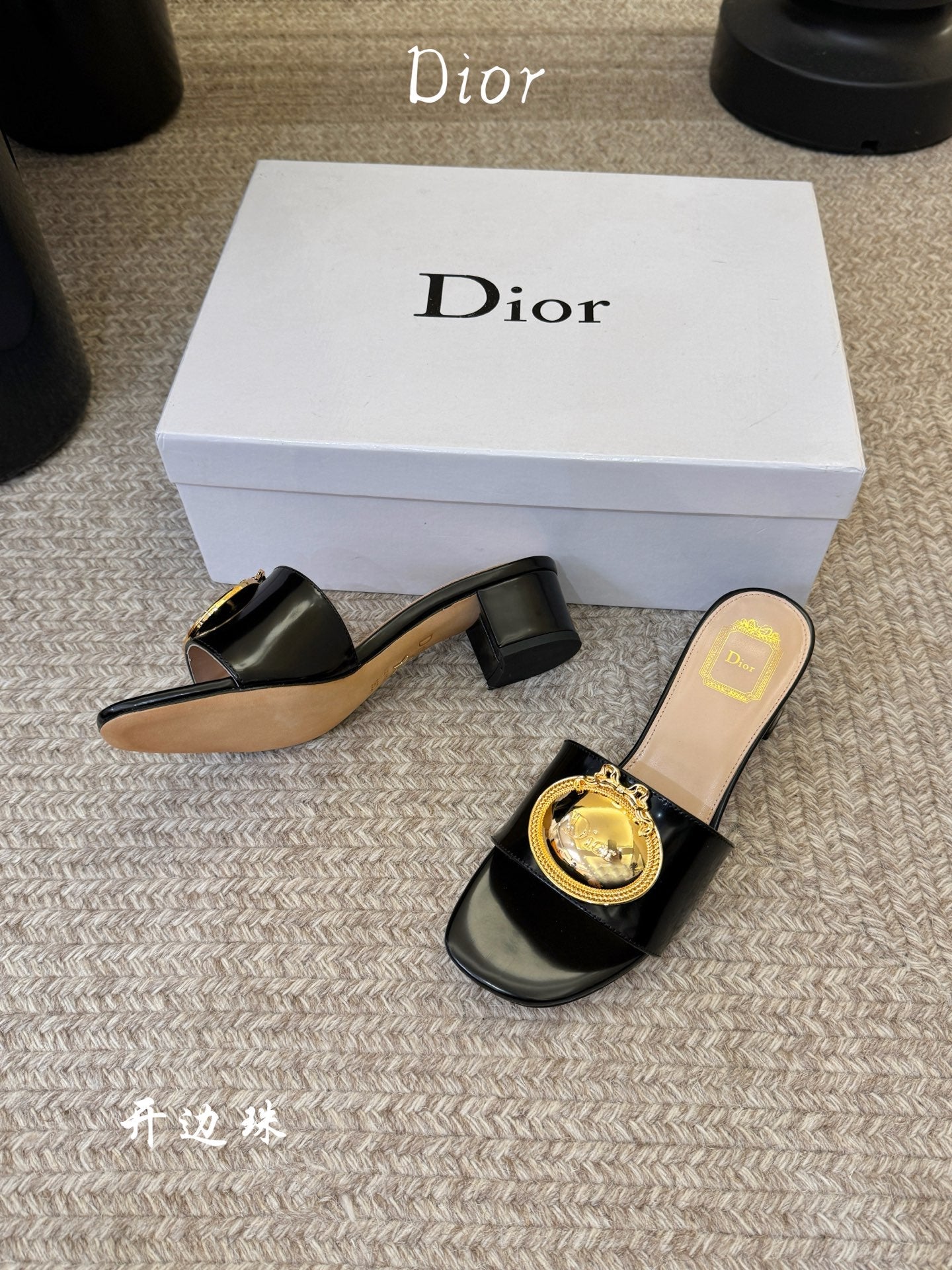 CD 26A Slippers 40 Cannage Embroidered Cowhide Gold Logo