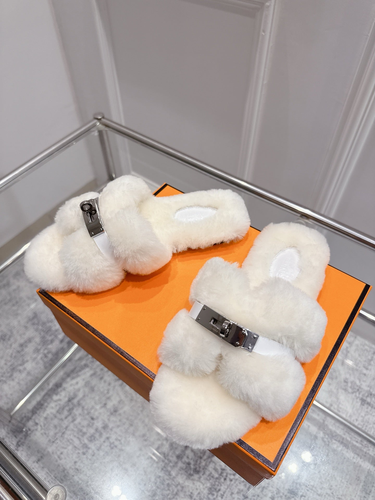 HM Oran slippers sliver buckle white wool