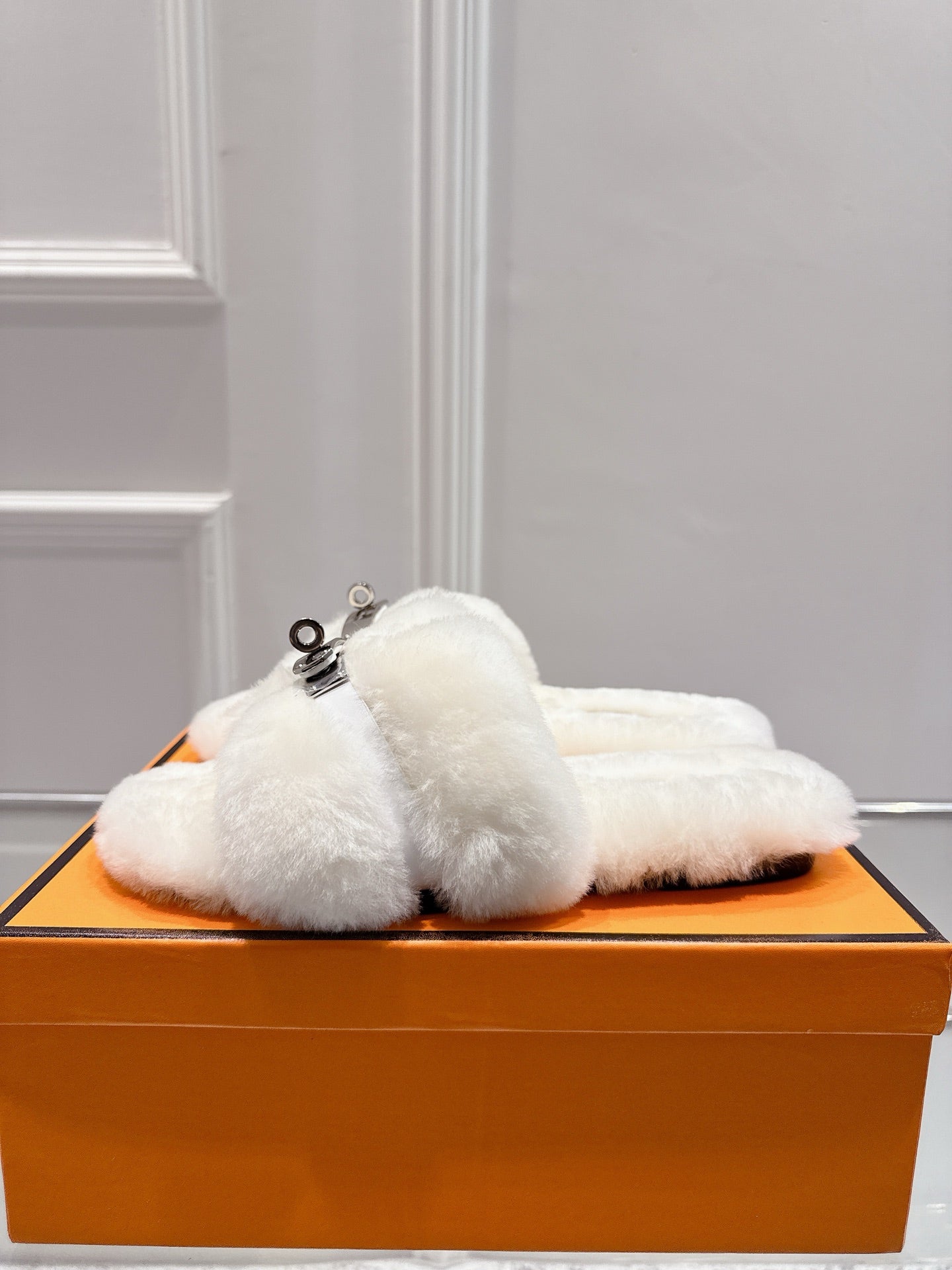 HM Oran slippers sliver buckle white wool
