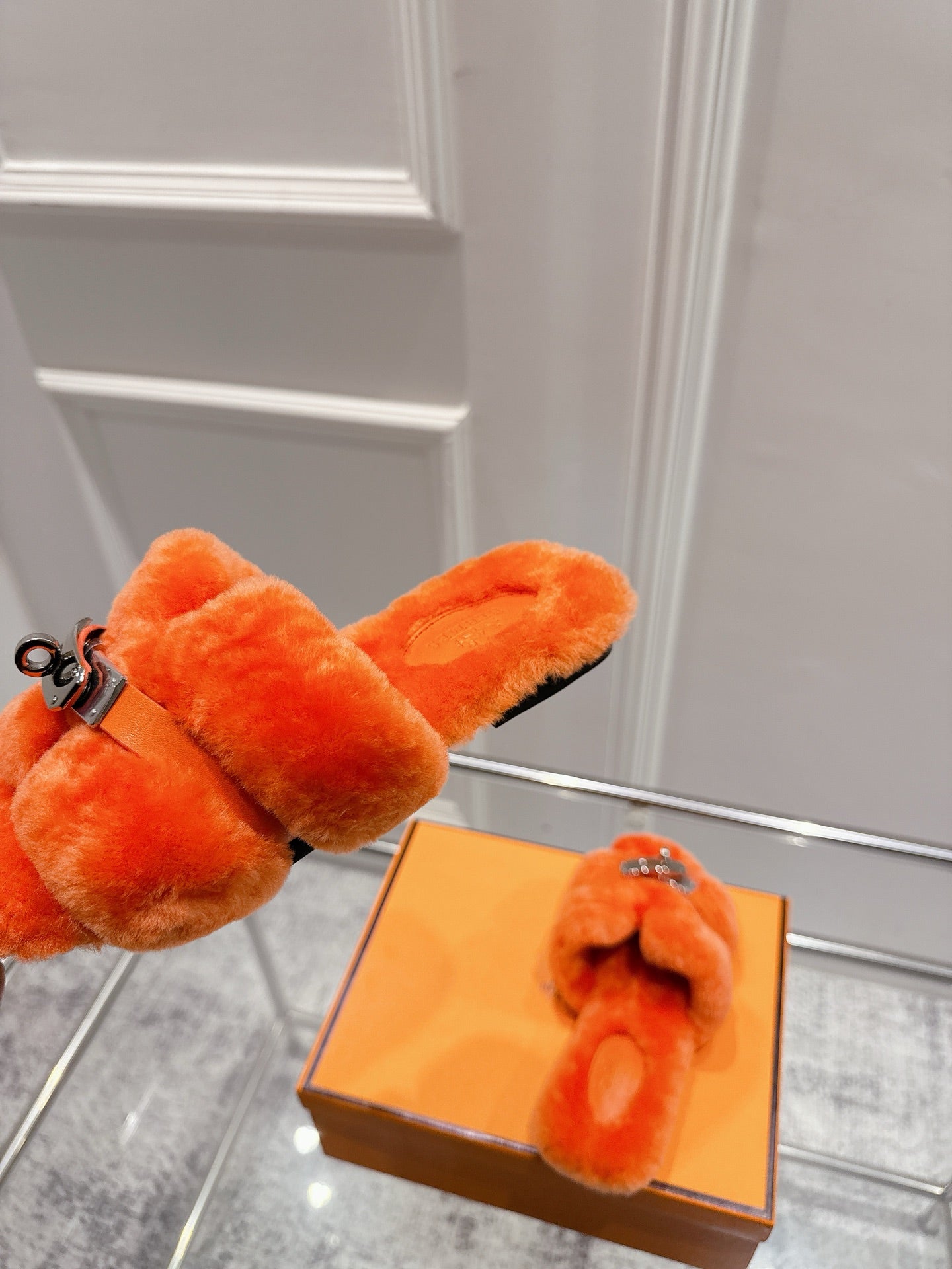 HM Oran slippers sliver buckle orange wool